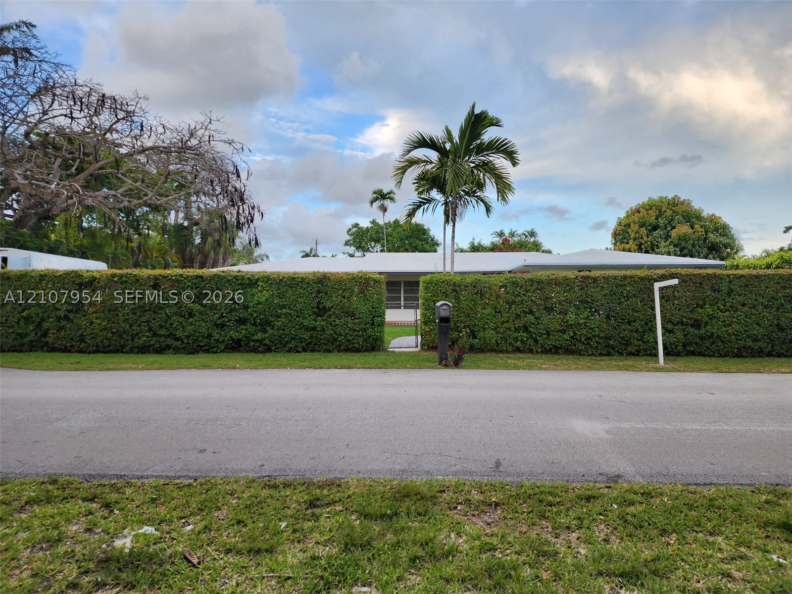 7105 SW 84th Ave, Miami FL 33143