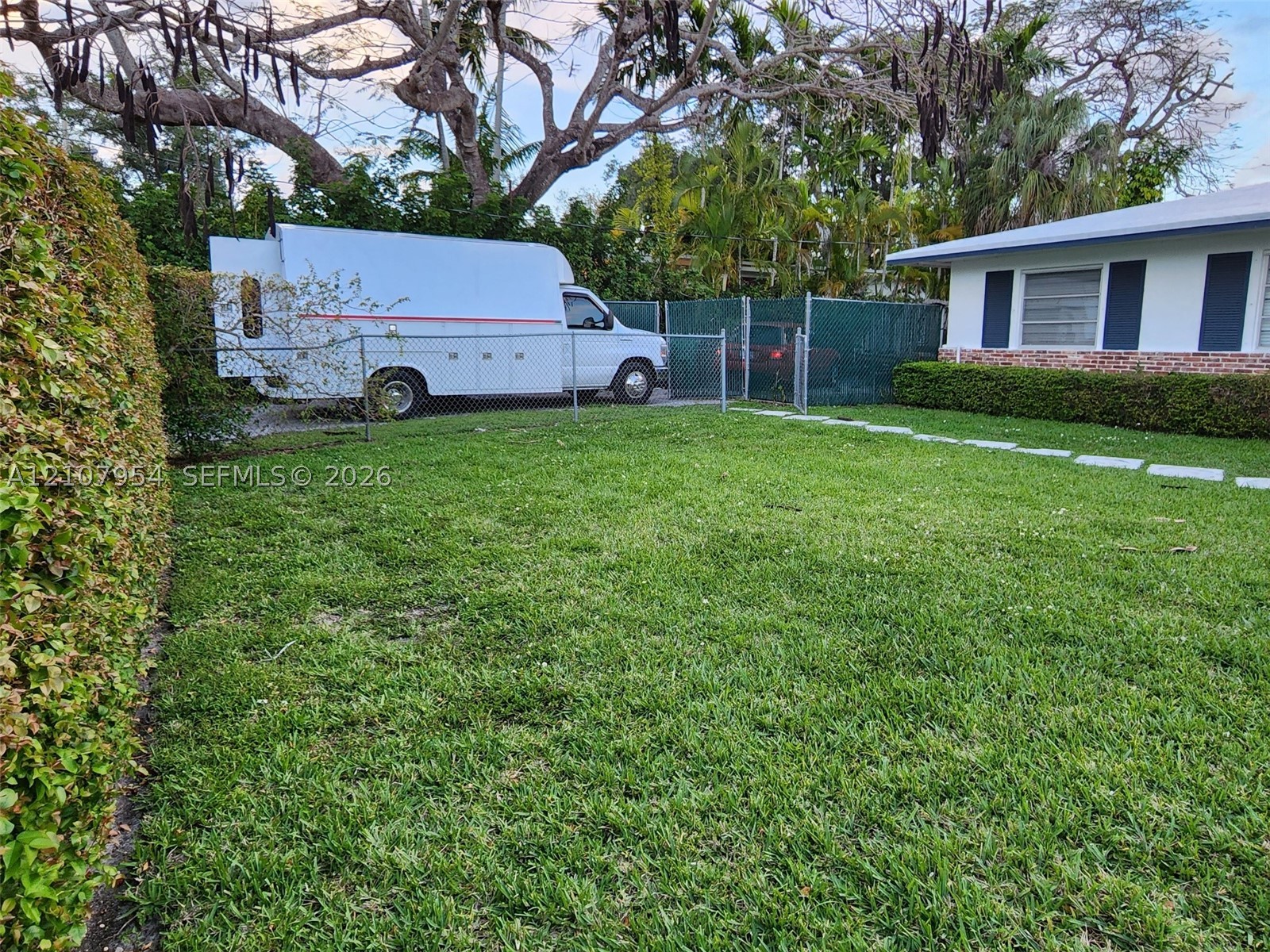 7105 SW 84th Ave, Miami FL 33143