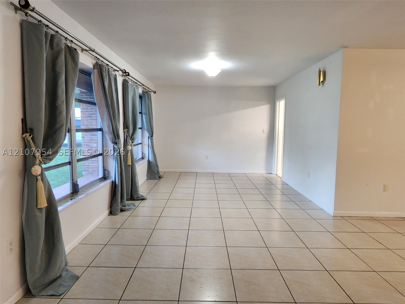 7105 SW 84th Ave, Miami FL 33143