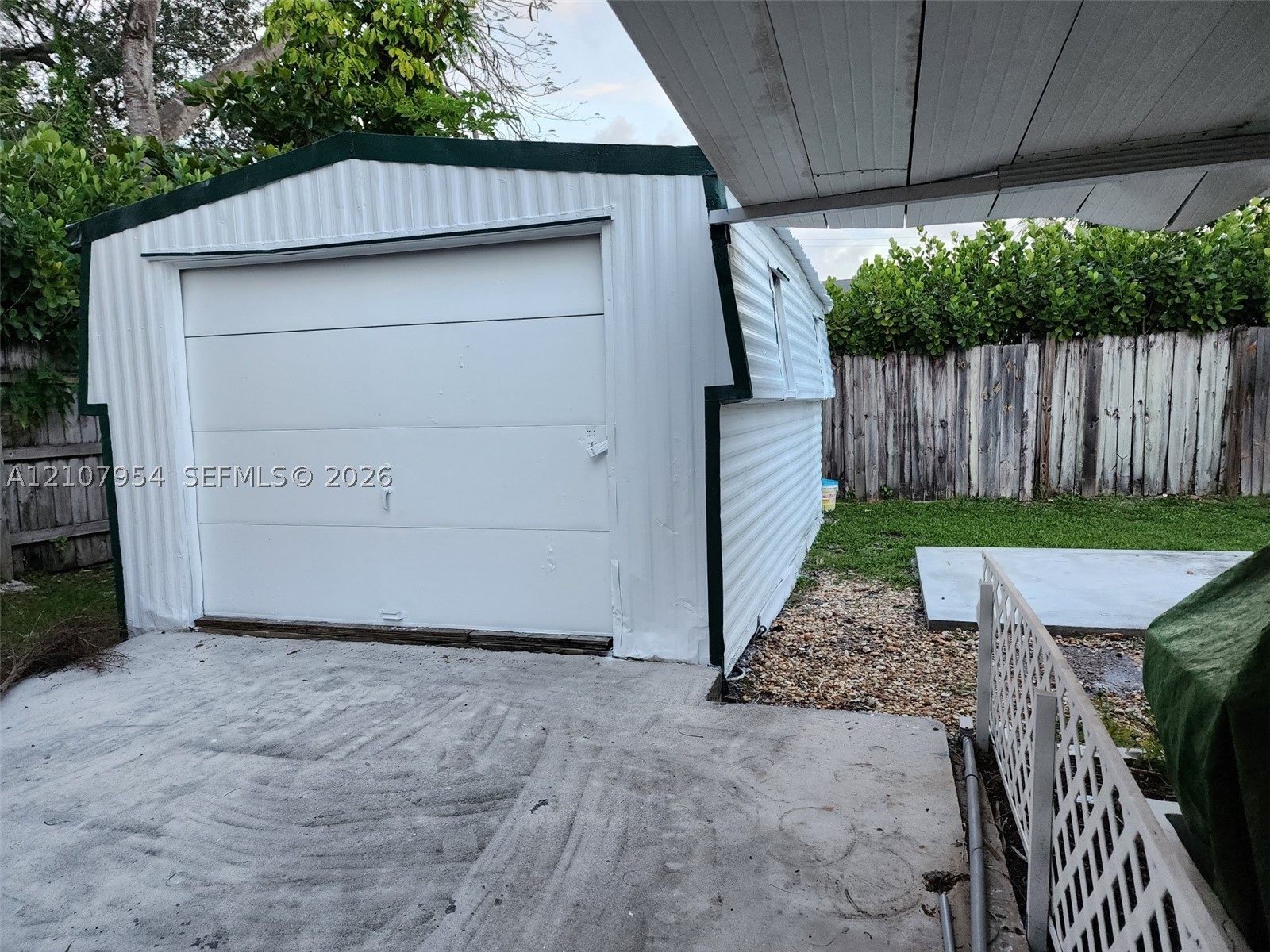 7105 SW 84th Ave, Miami FL 33143