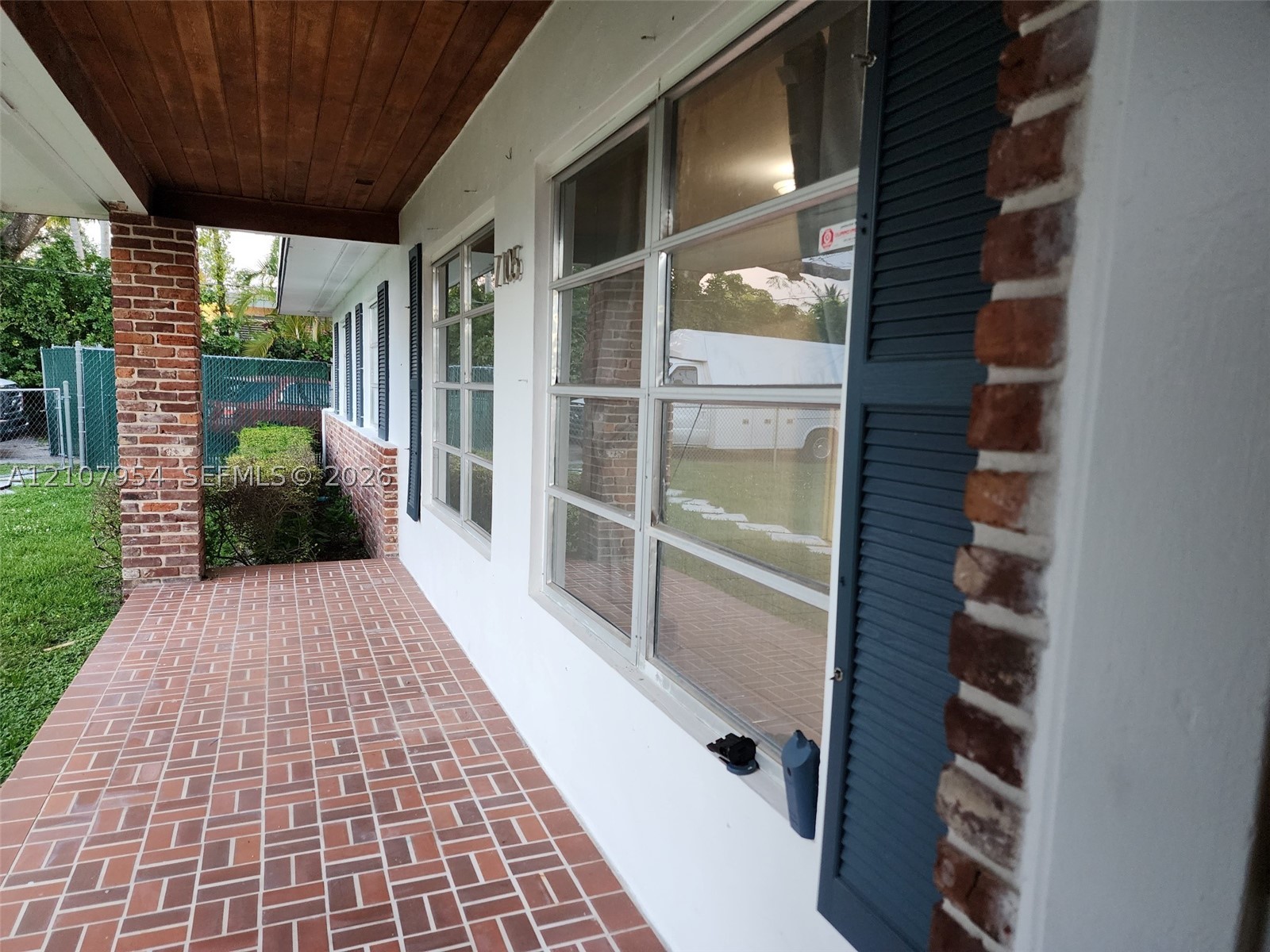 7105 SW 84th Ave, Miami FL 33143