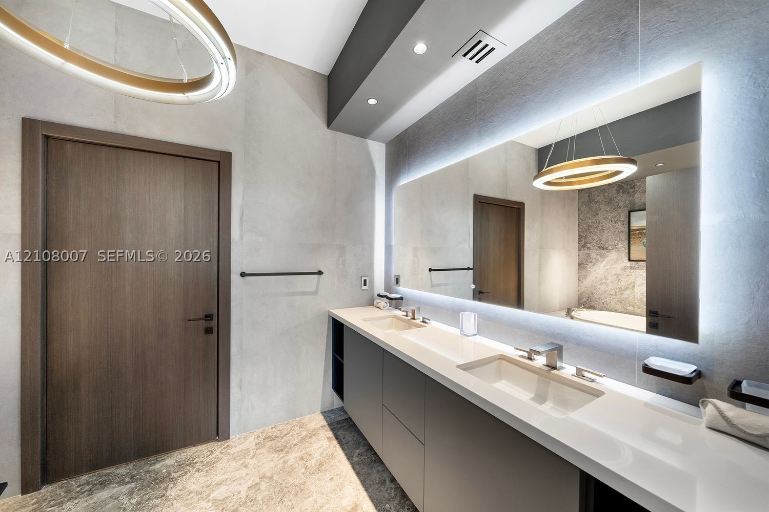 50 S Pointe Dr #1805, Miami Beach FL 33139