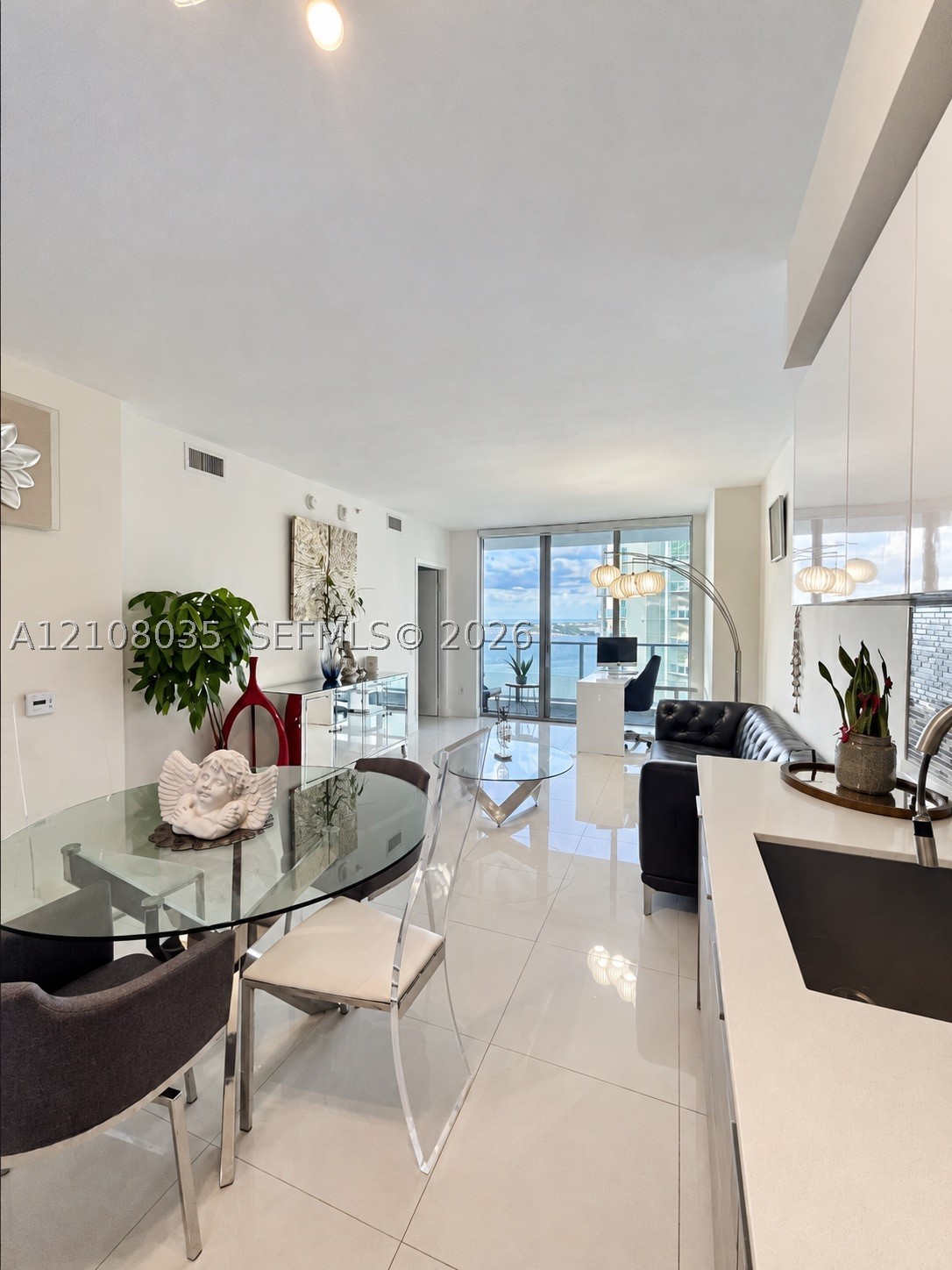 1300 Brickell Bay Dr #2405, Miami FL 33131