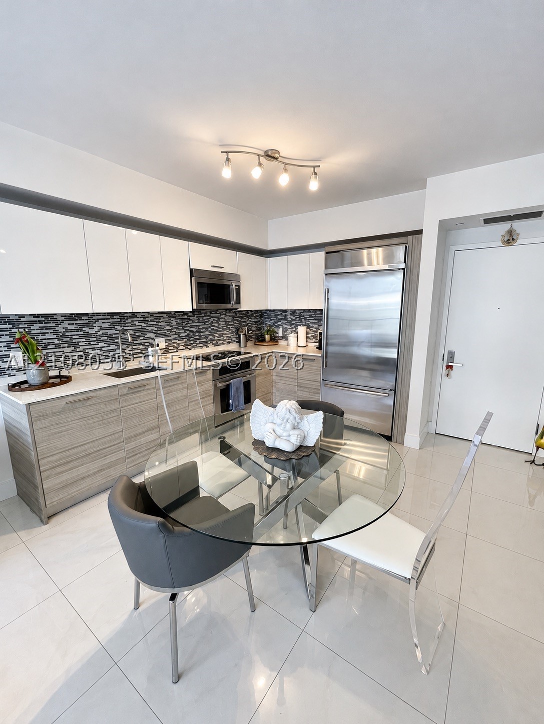 1300 Brickell Bay Dr #2405, Miami FL 33131