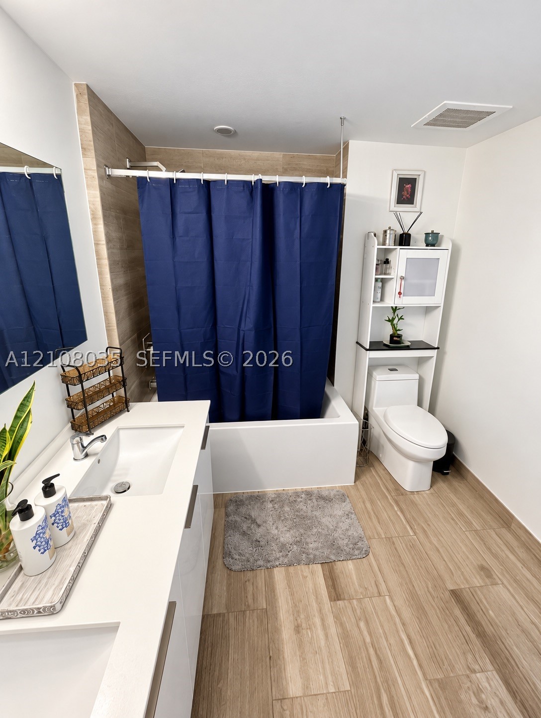 1300 Brickell Bay Dr #2405, Miami FL 33131