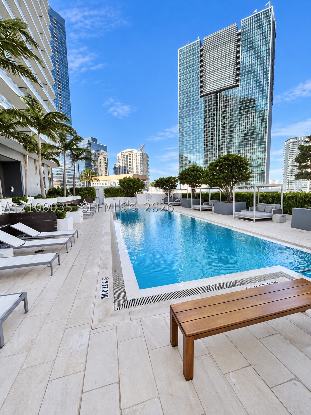 1300 Brickell Bay Dr #2405, Miami FL 33131