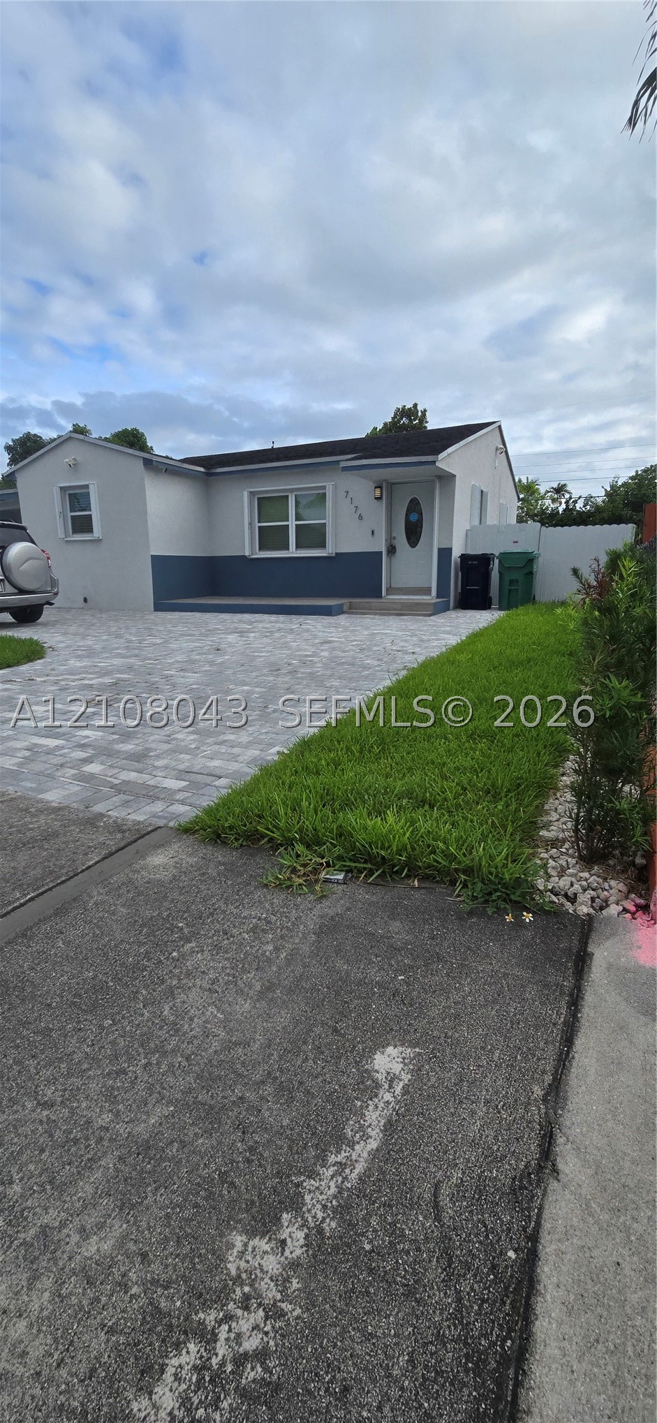 7176 SW 12th St #7176, Miami FL 33144