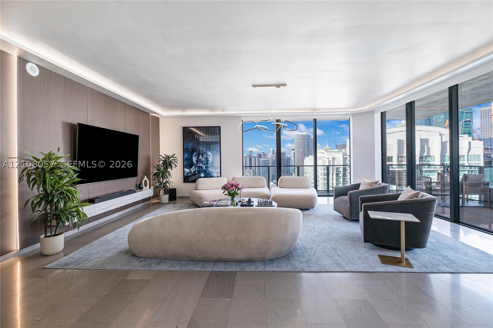 68 SE 6th St #3711, Miami FL 33131