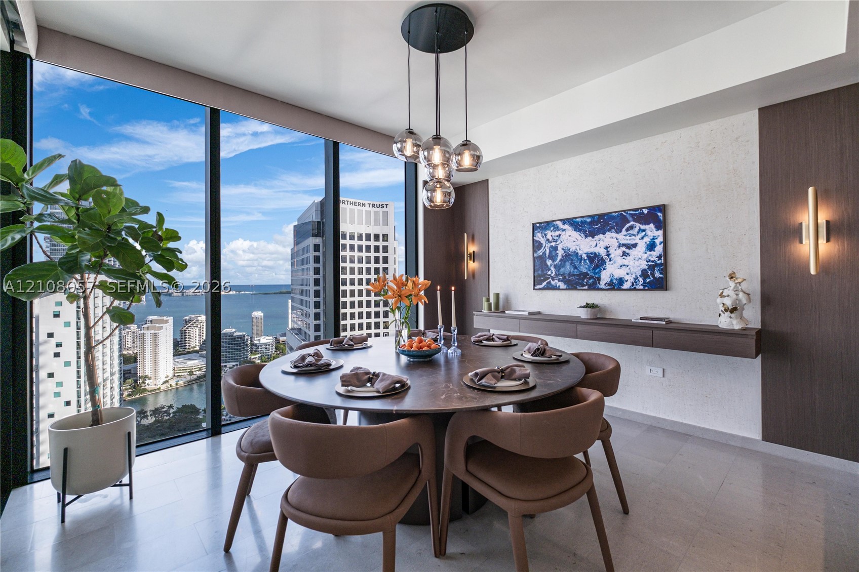 68 SE 6th St #3711, Miami FL 33131