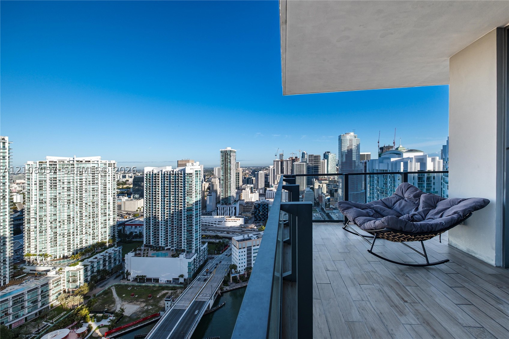 68 SE 6th St #3711, Miami FL 33131