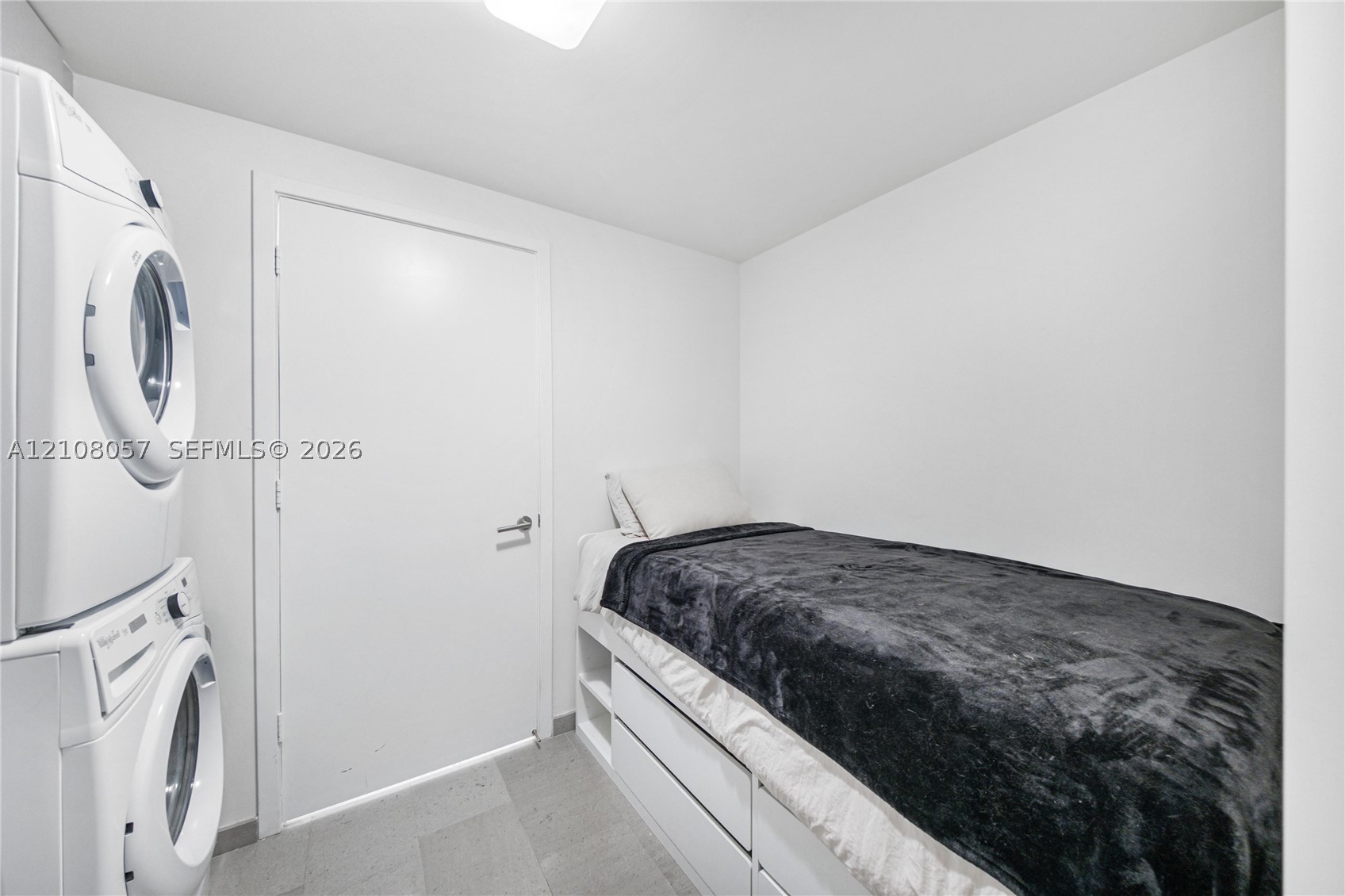 68 SE 6th St #3711, Miami FL 33131