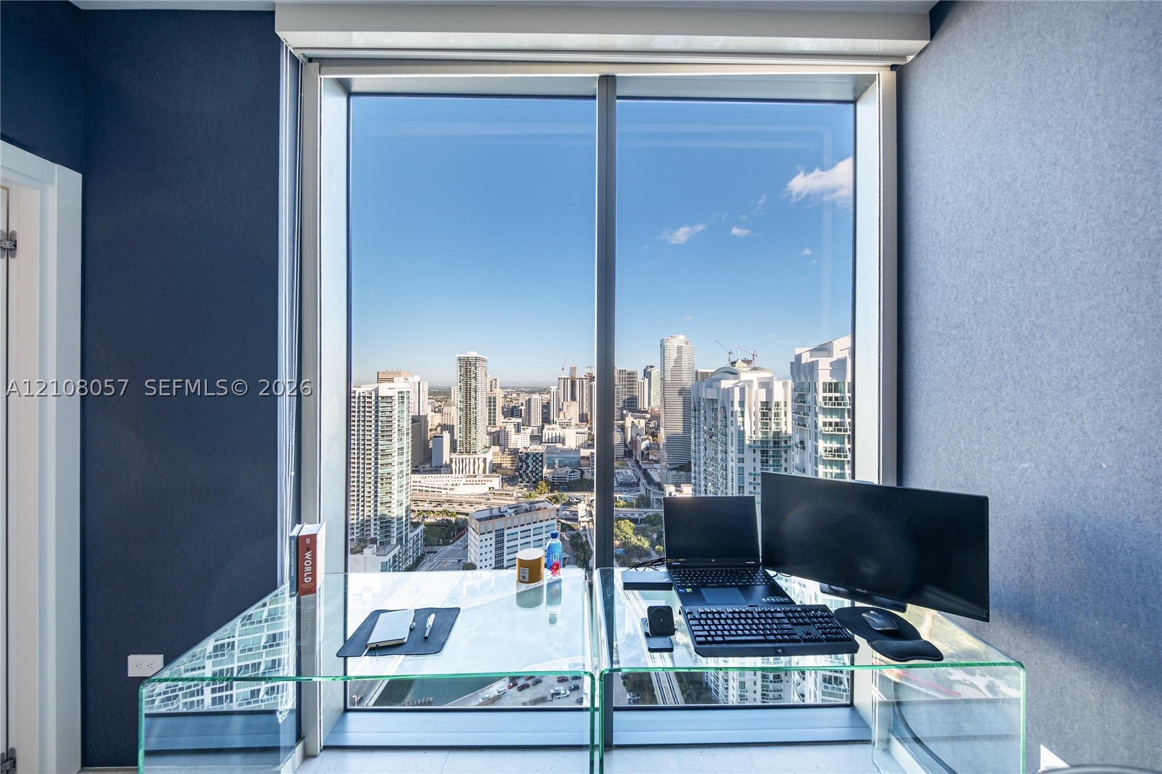 68 SE 6th St #3711, Miami FL 33131