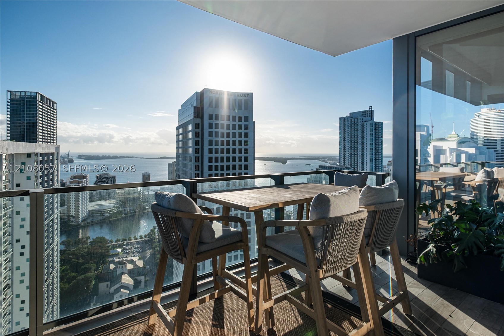 68 SE 6th St #3711, Miami FL 33131