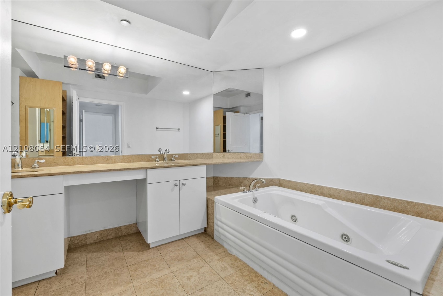 4775 Collins Ave #2408, Miami Beach FL 33140