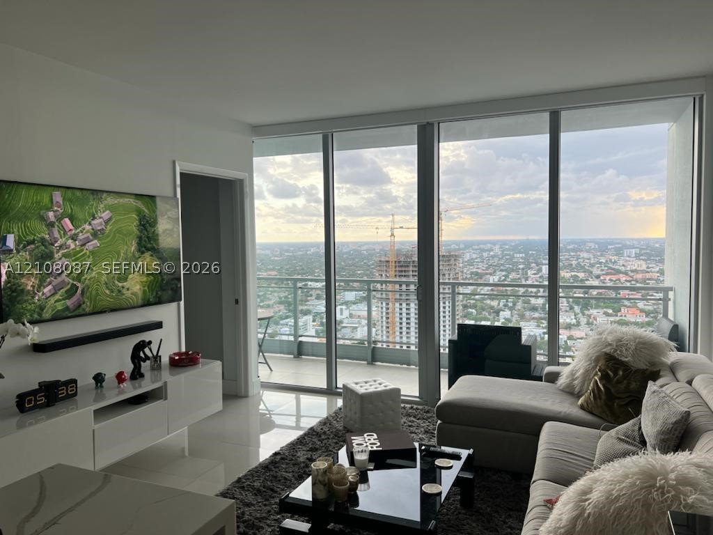 92 SW 3rd St #5008, Miami FL 33130