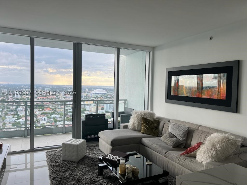 92 SW 3rd St #5008, Miami FL 33130