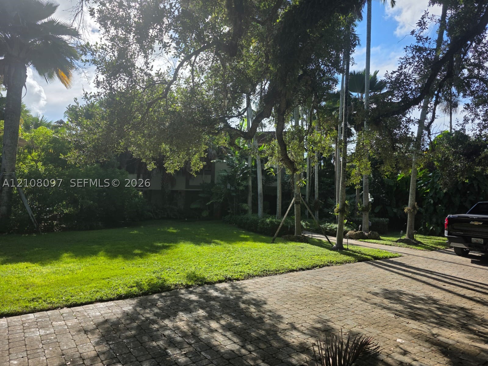 9990 SW 90th Ave, Miami FL 33176