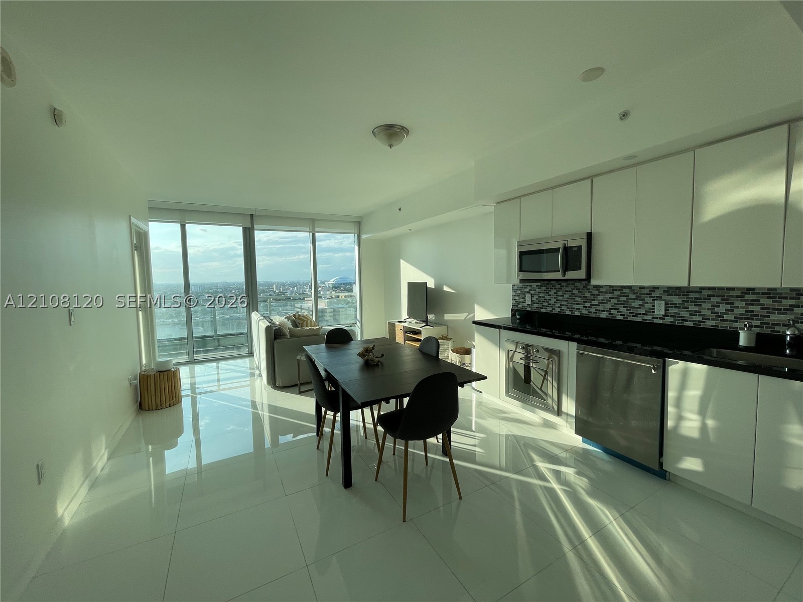 92 SW 3rd St #2307, Miami FL 33130