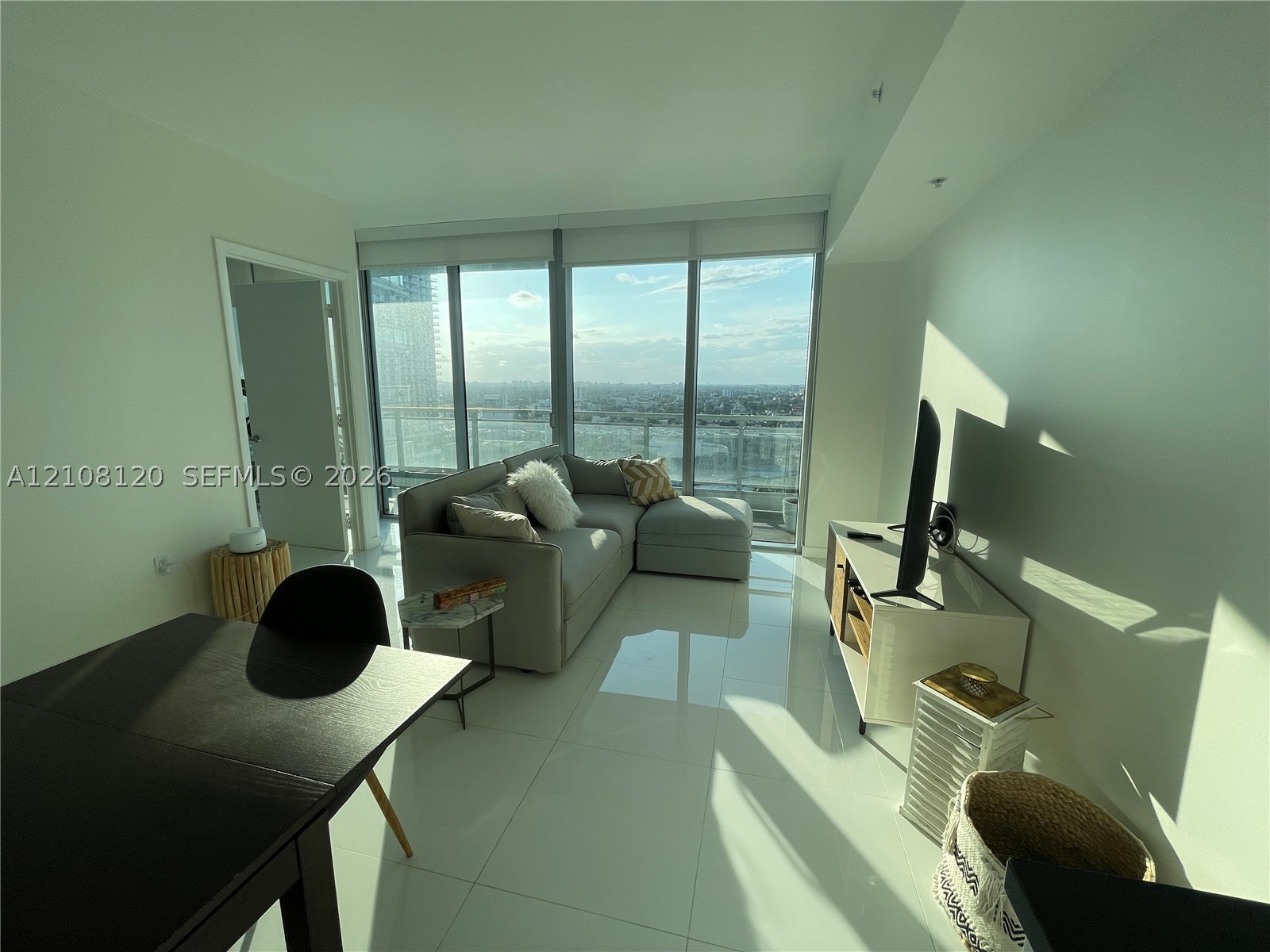 92 SW 3rd St #2307, Miami FL 33130
