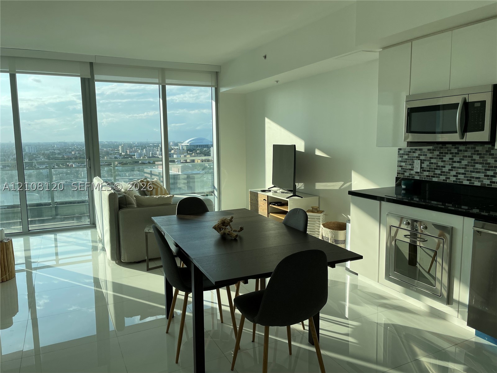 92 SW 3rd St #2307, Miami FL 33130