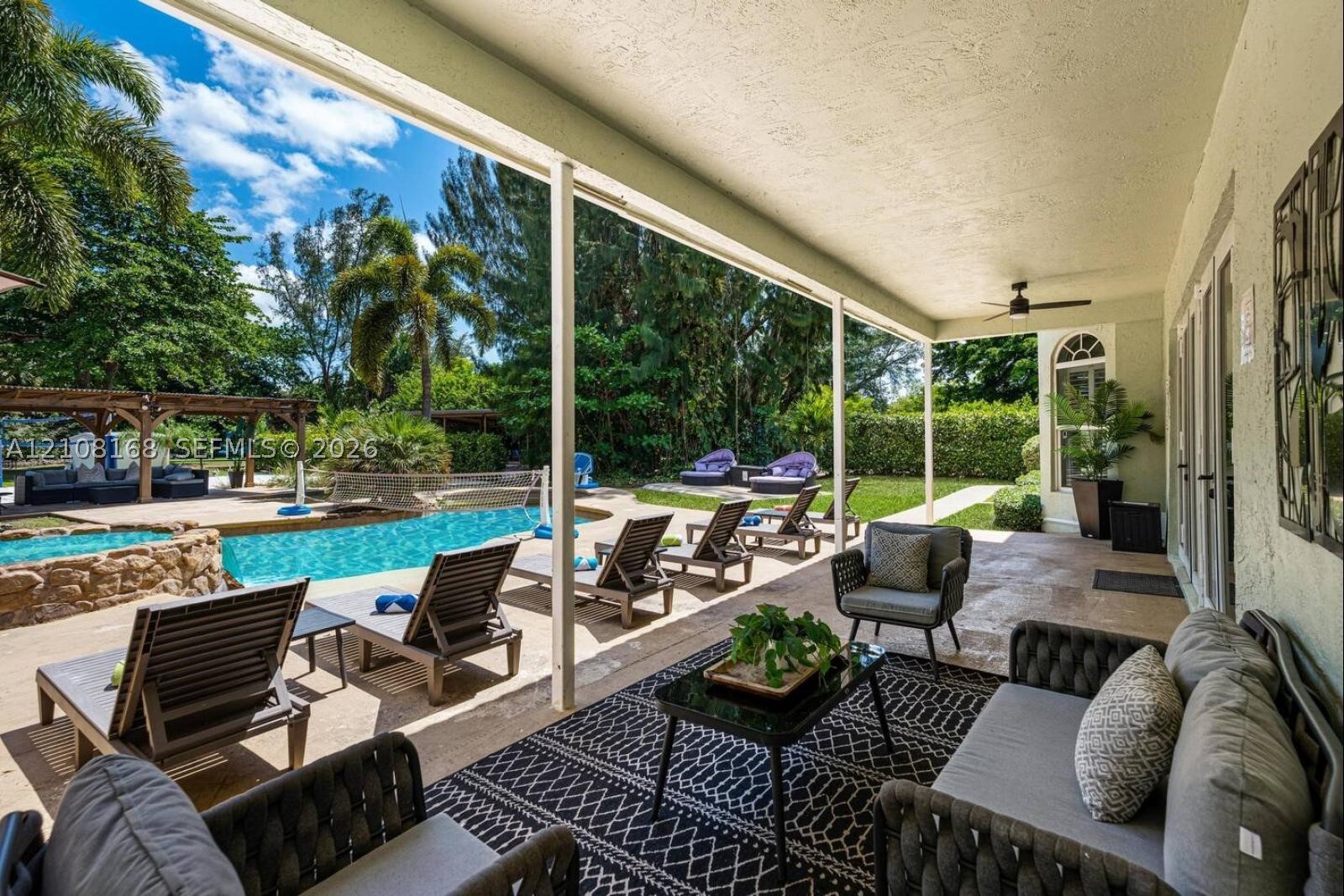 5100 NW 76th Pl, Pompano Beach FL 33073
