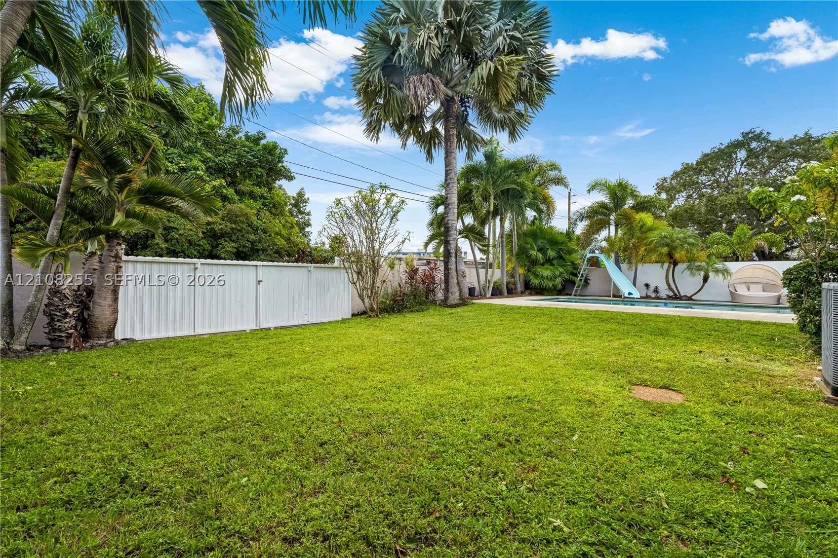 1650 NE 171st St, North Miami Beach FL 33162