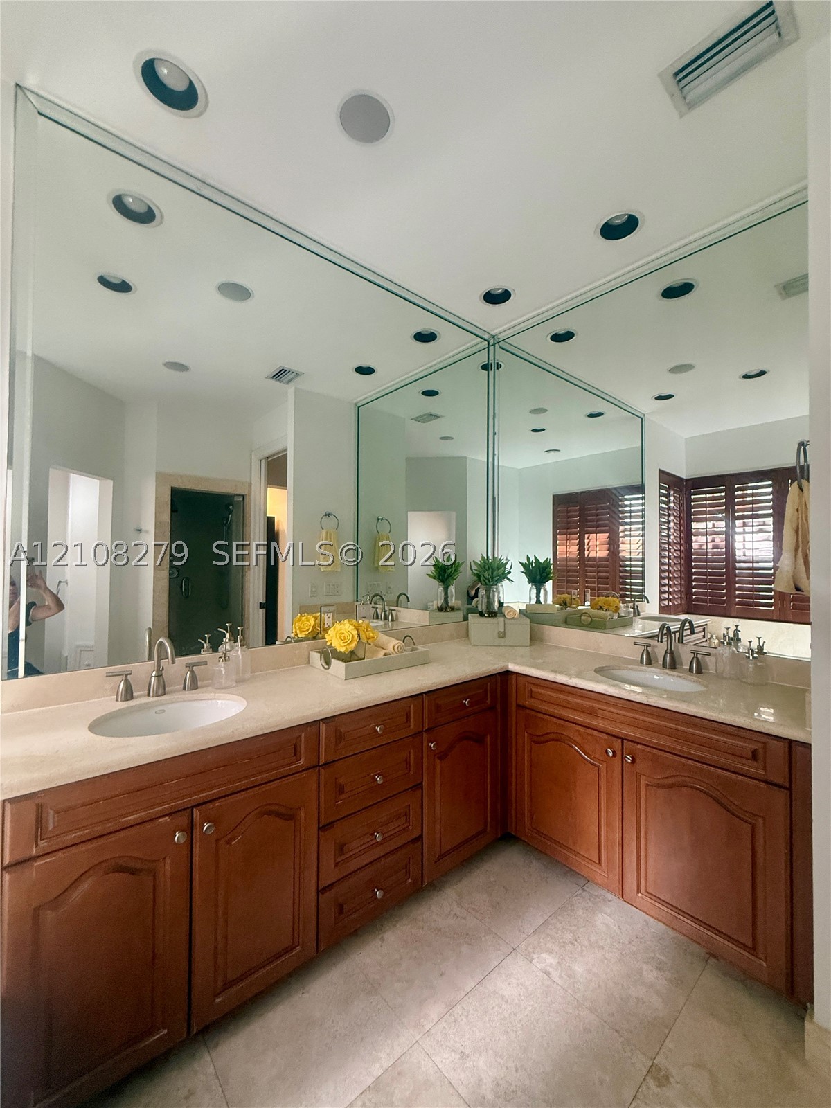 19424 39th Ave, Sunny Isles Beach FL 33160