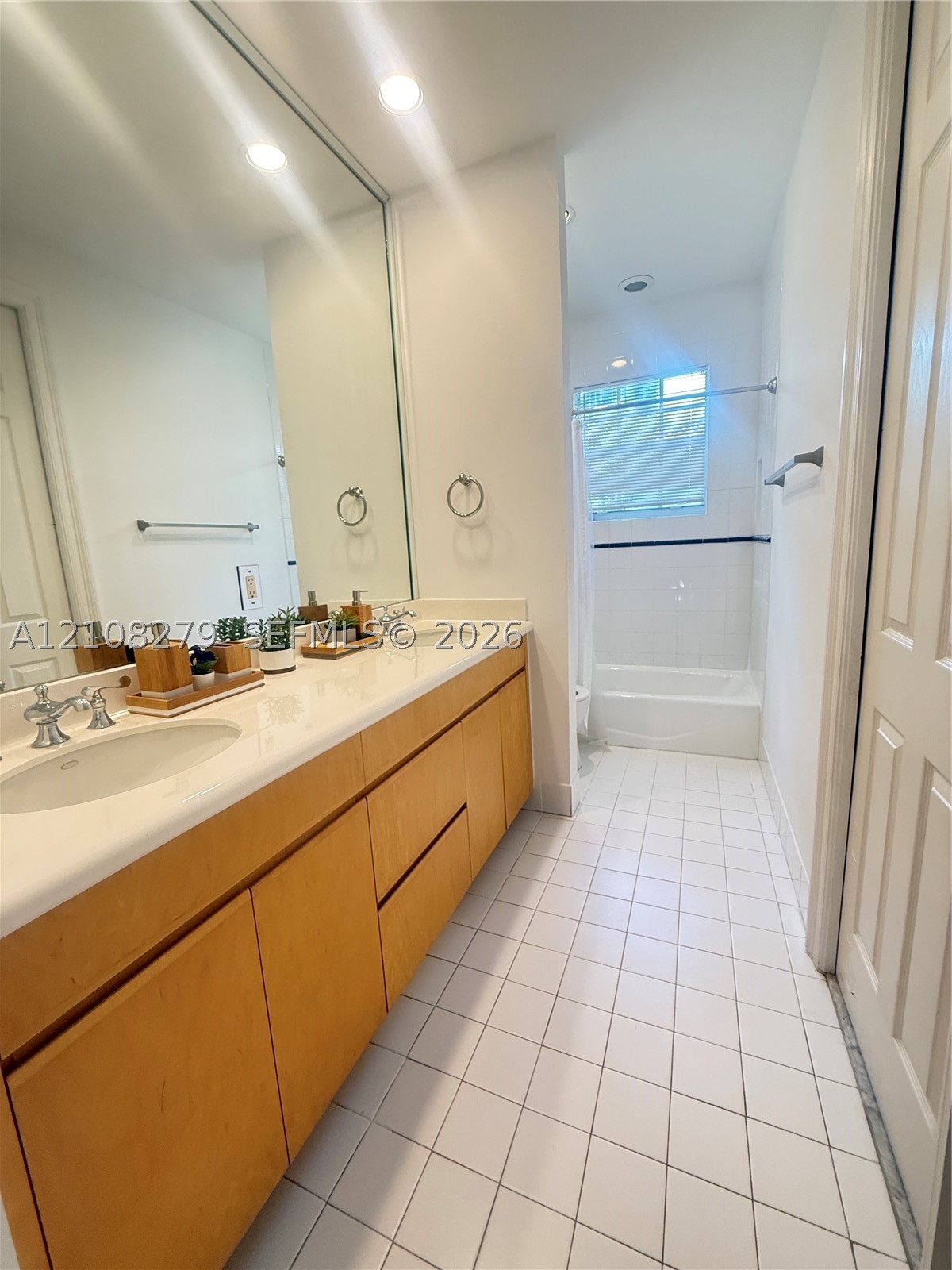 19424 39th Ave, Sunny Isles Beach FL 33160