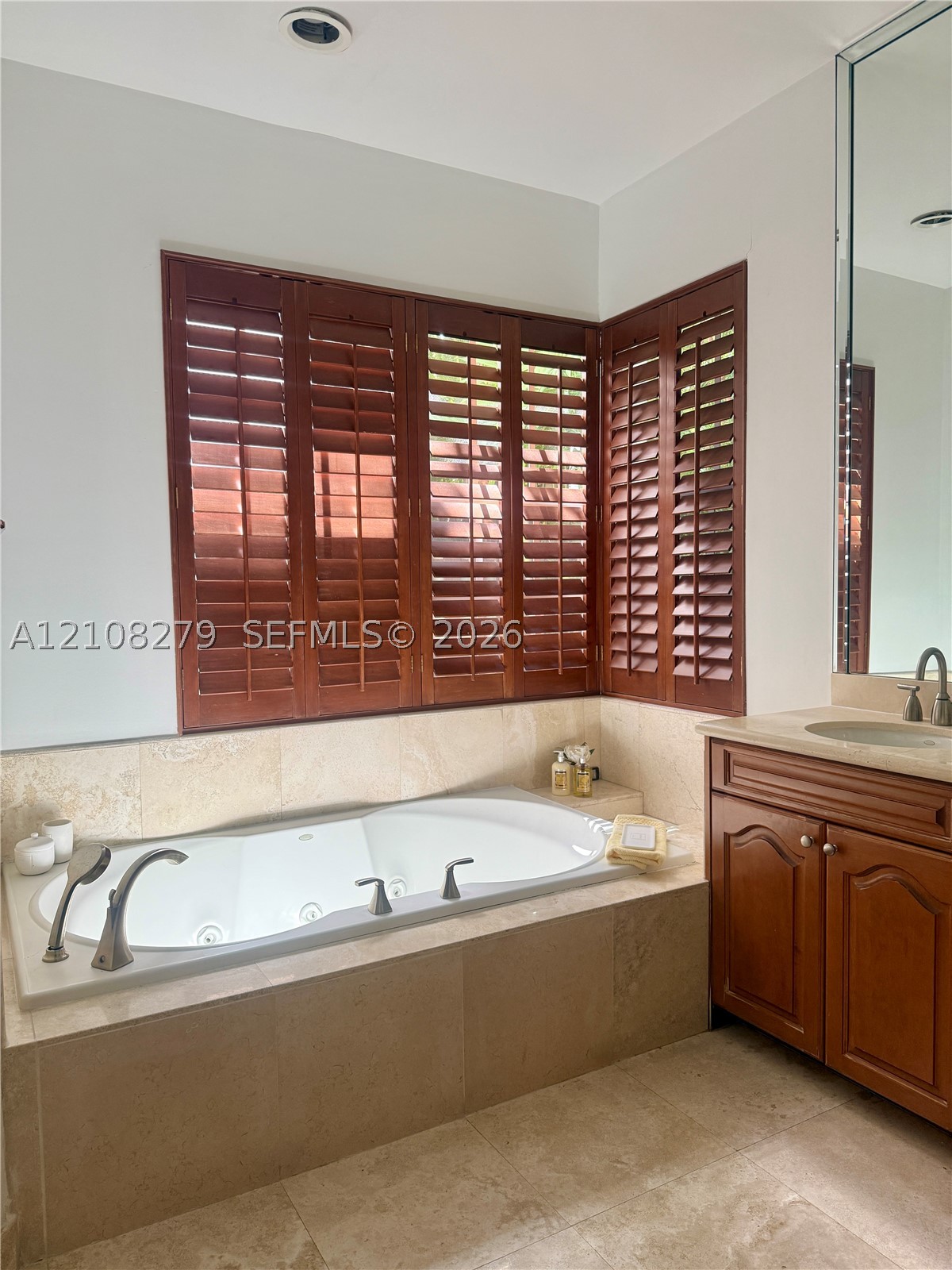 19424 39th Ave, Sunny Isles Beach FL 33160