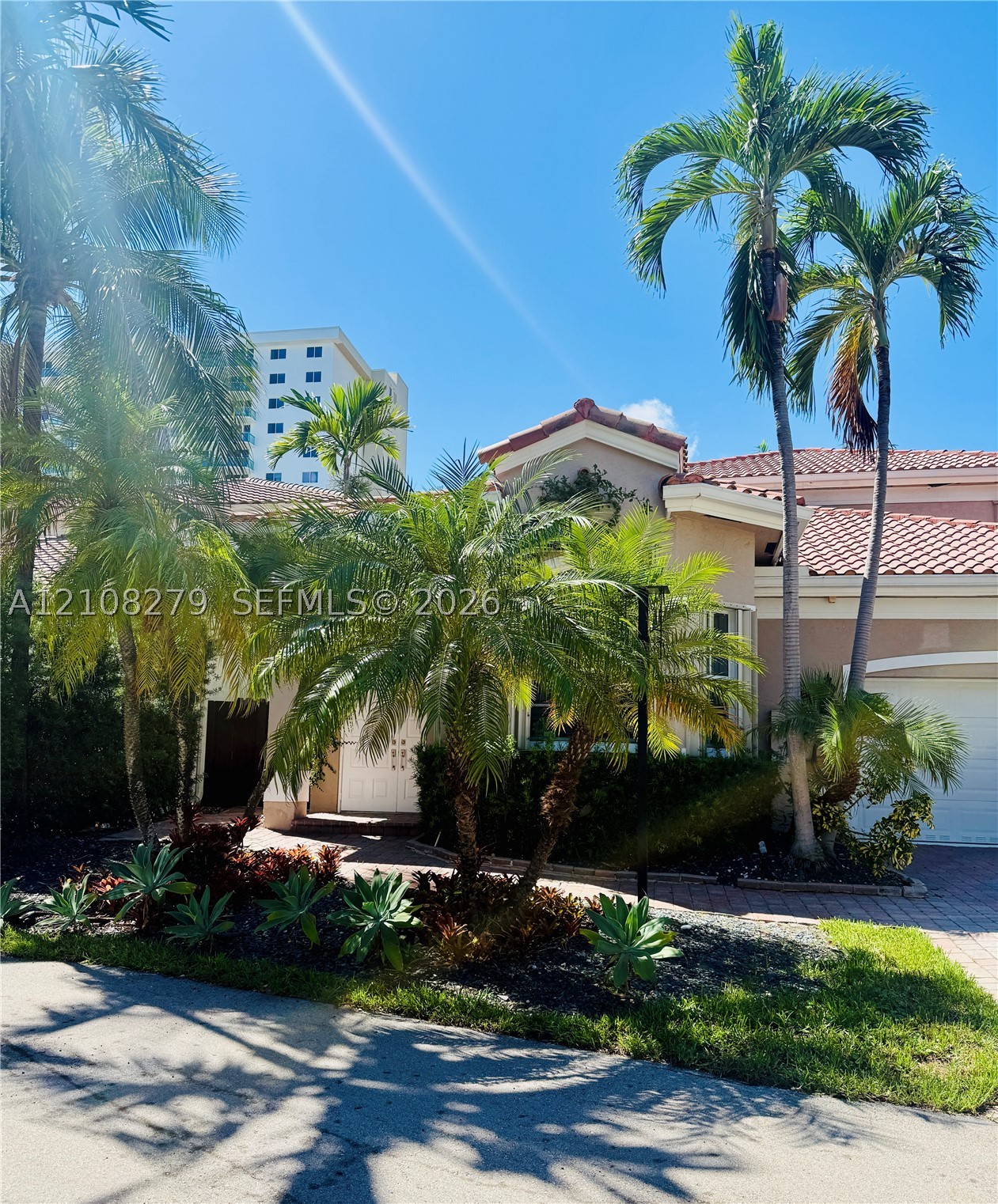 19424 39th Ave, Sunny Isles Beach FL 33160