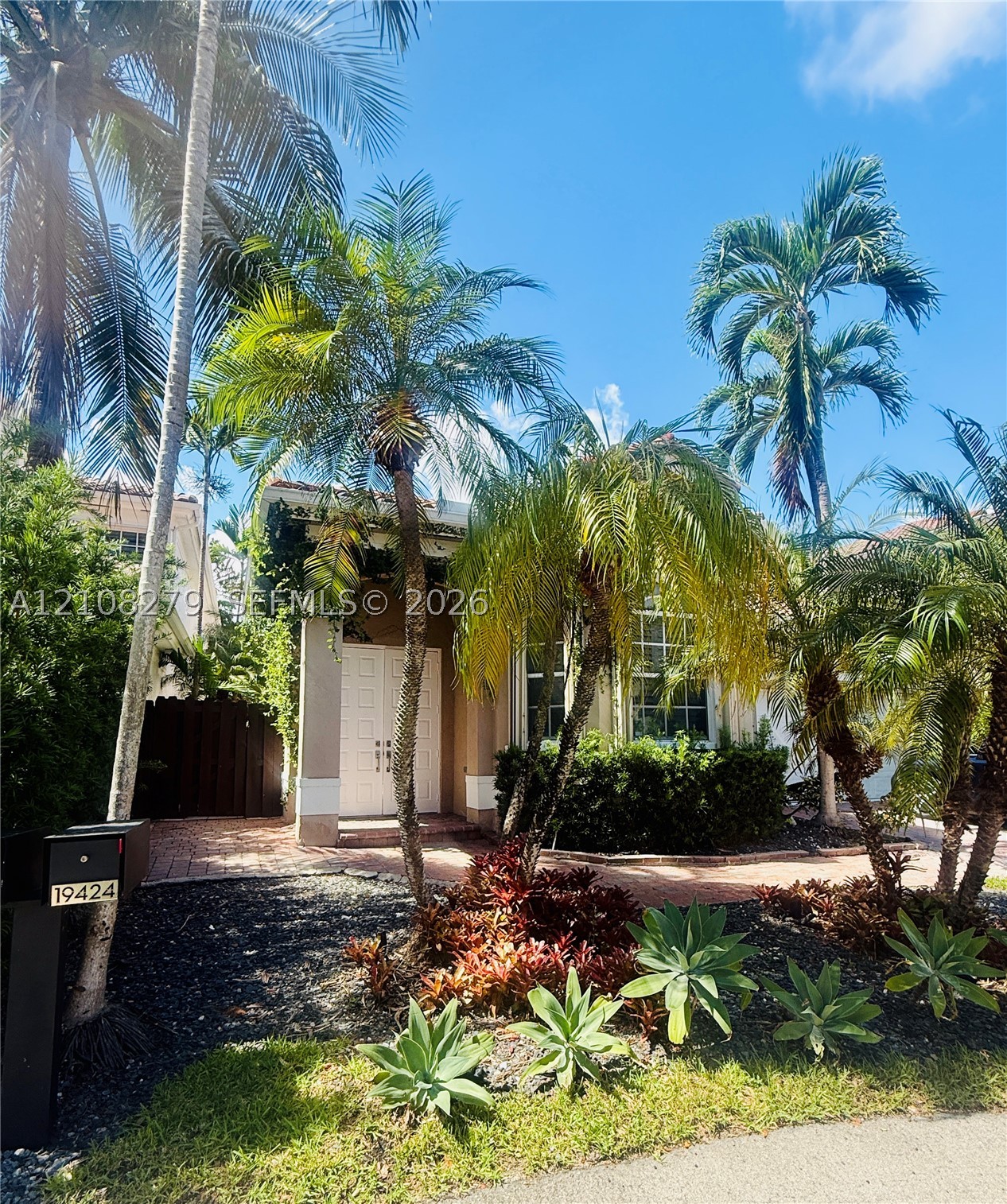 19424 39th Ave, Sunny Isles Beach FL 33160
