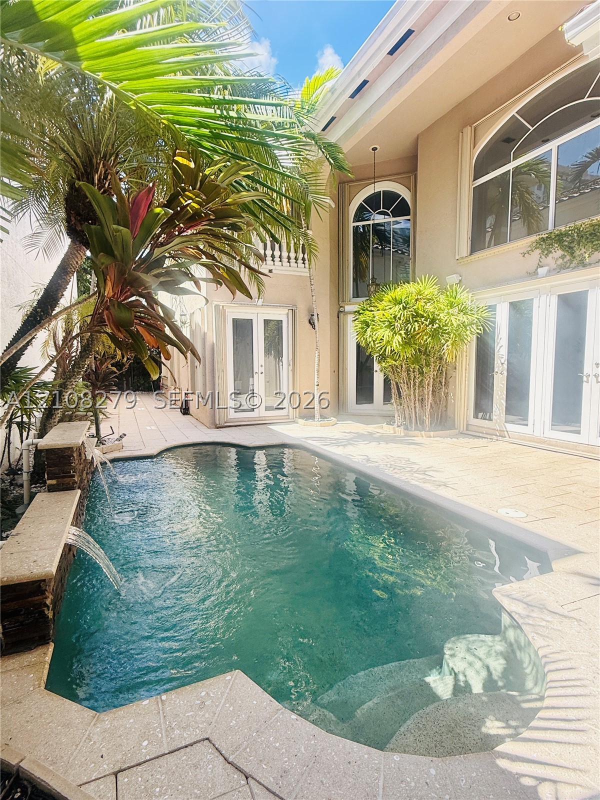 19424 39th Ave, Sunny Isles Beach FL 33160