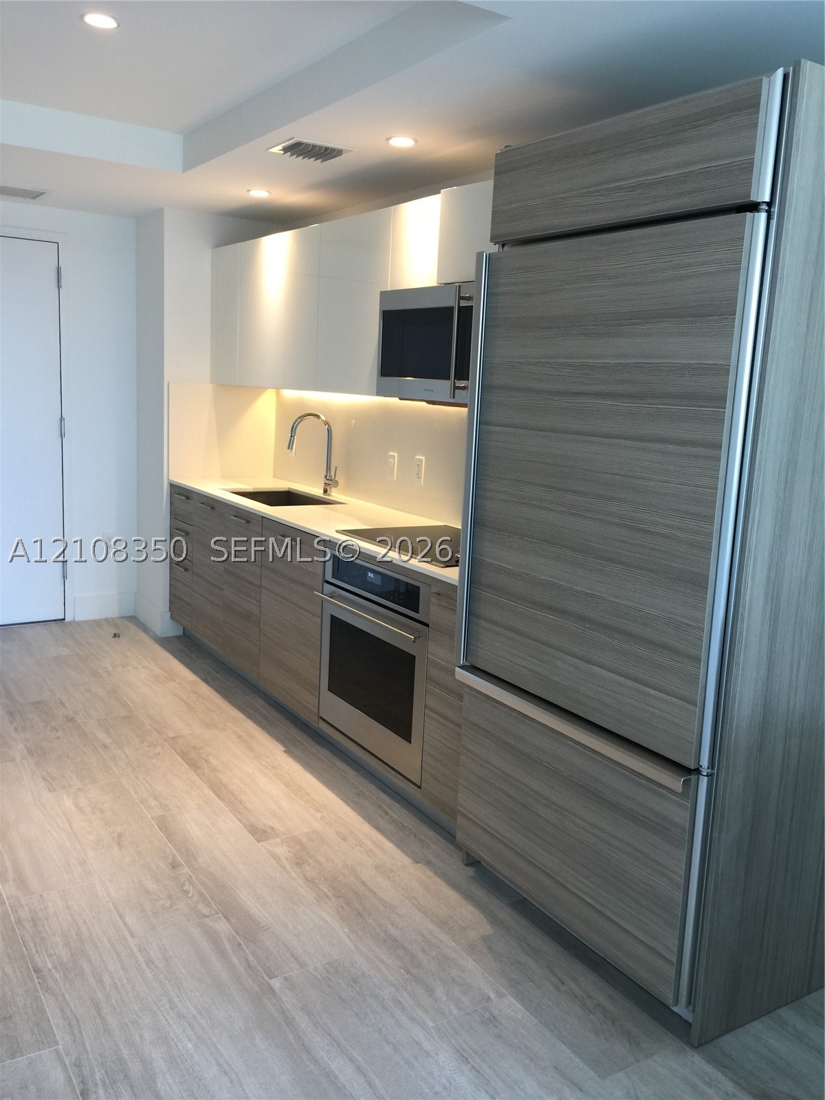 121 NE 34th St #1403, Miami FL 33137
