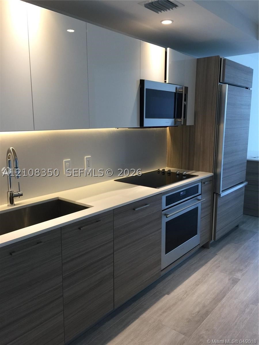 121 NE 34th St #1403, Miami FL 33137