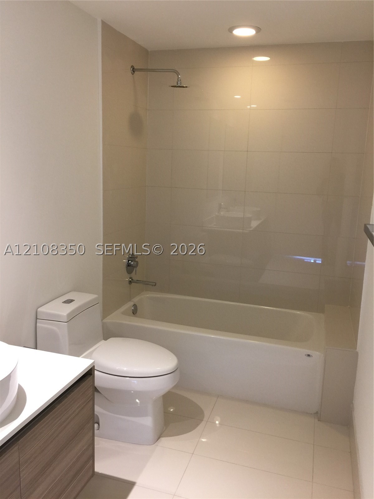 121 NE 34th St #1403, Miami FL 33137