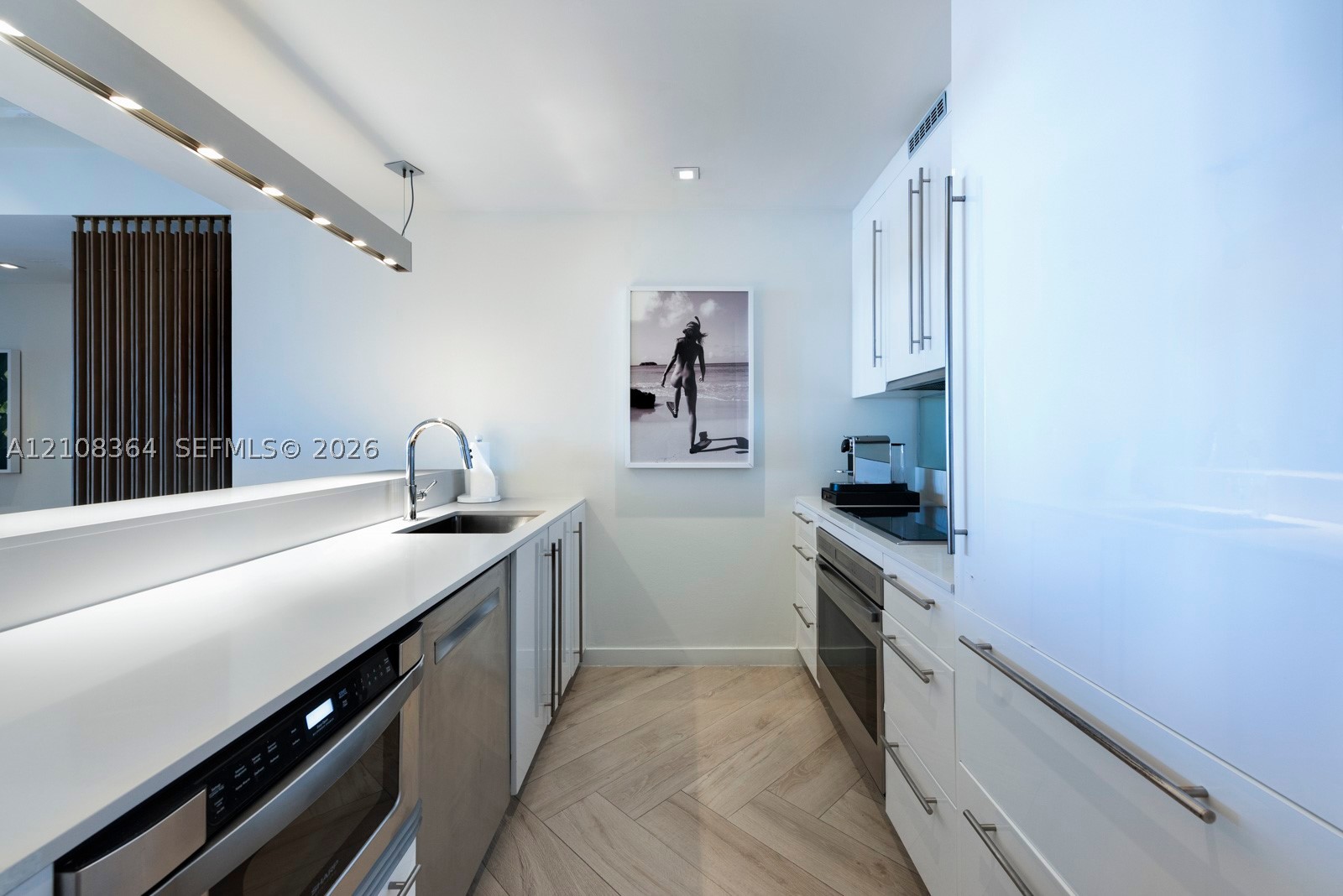 2201 Collins Ave #615, Miami Beach FL 33139