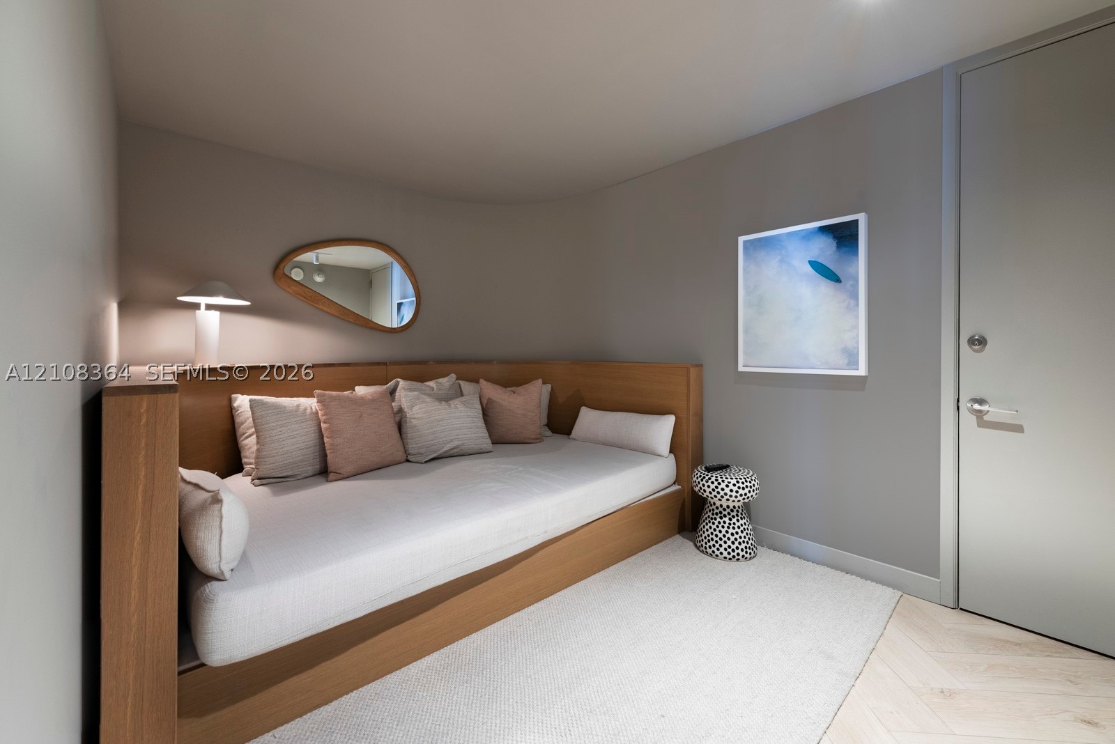 2201 Collins Ave #615, Miami Beach FL 33139