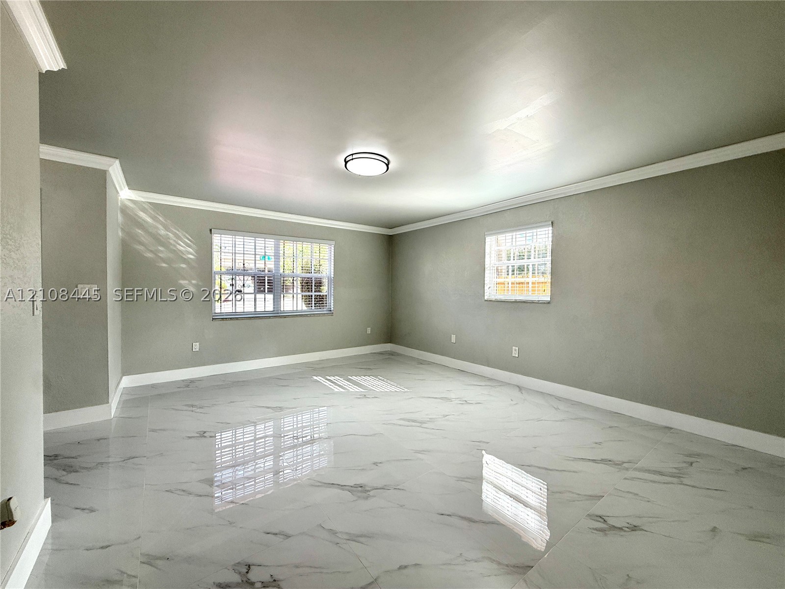 800 W 81st Pl, Hialeah FL 33014