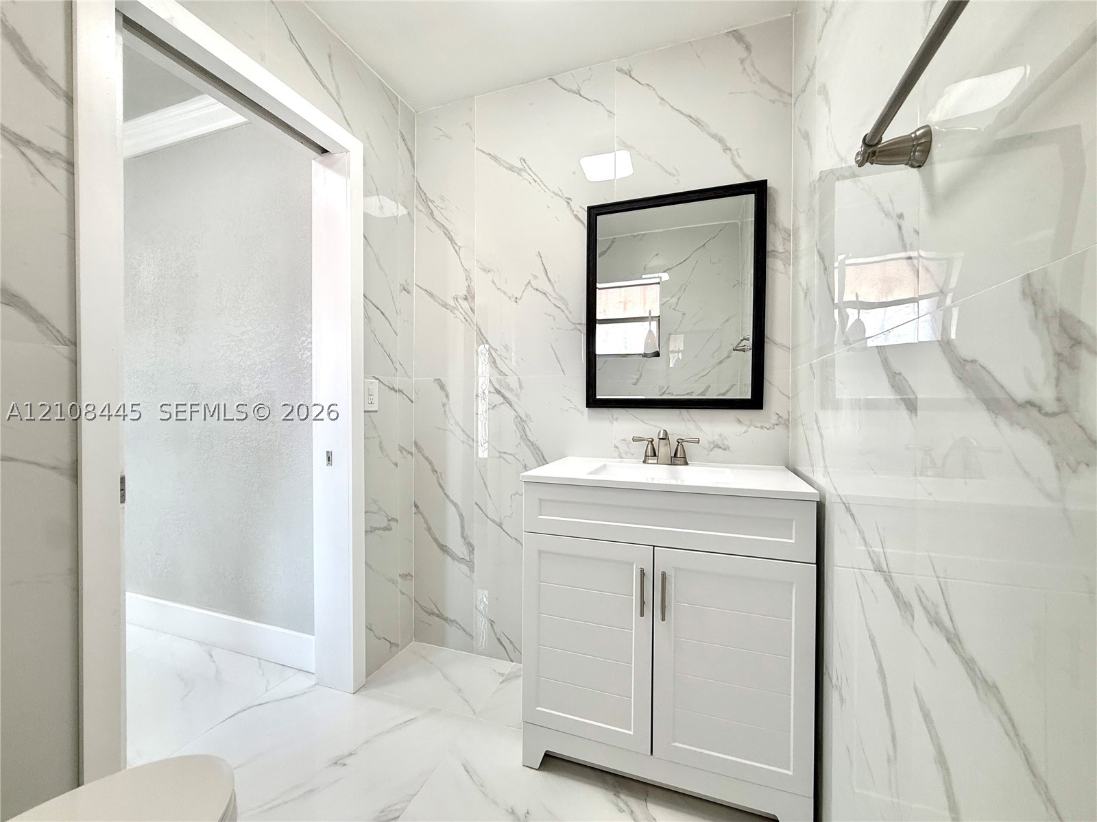 800 W 81st Pl, Hialeah FL 33014