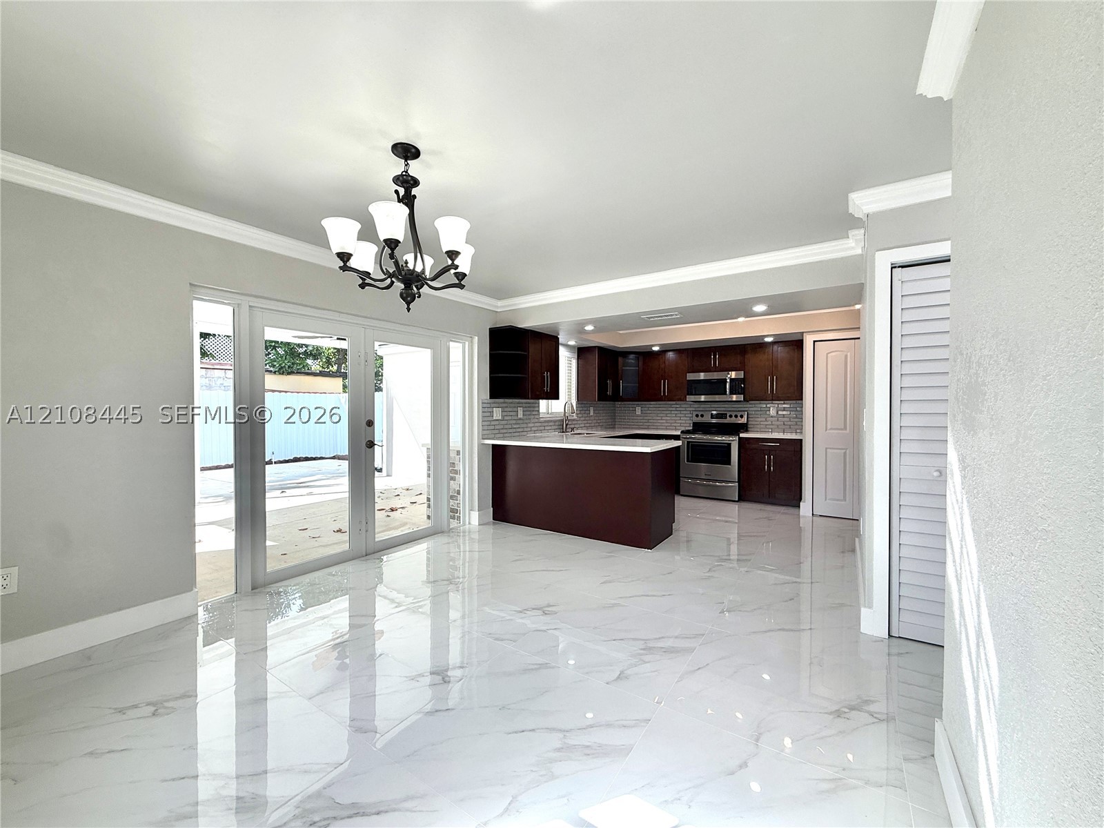 800 W 81st Pl, Hialeah FL 33014