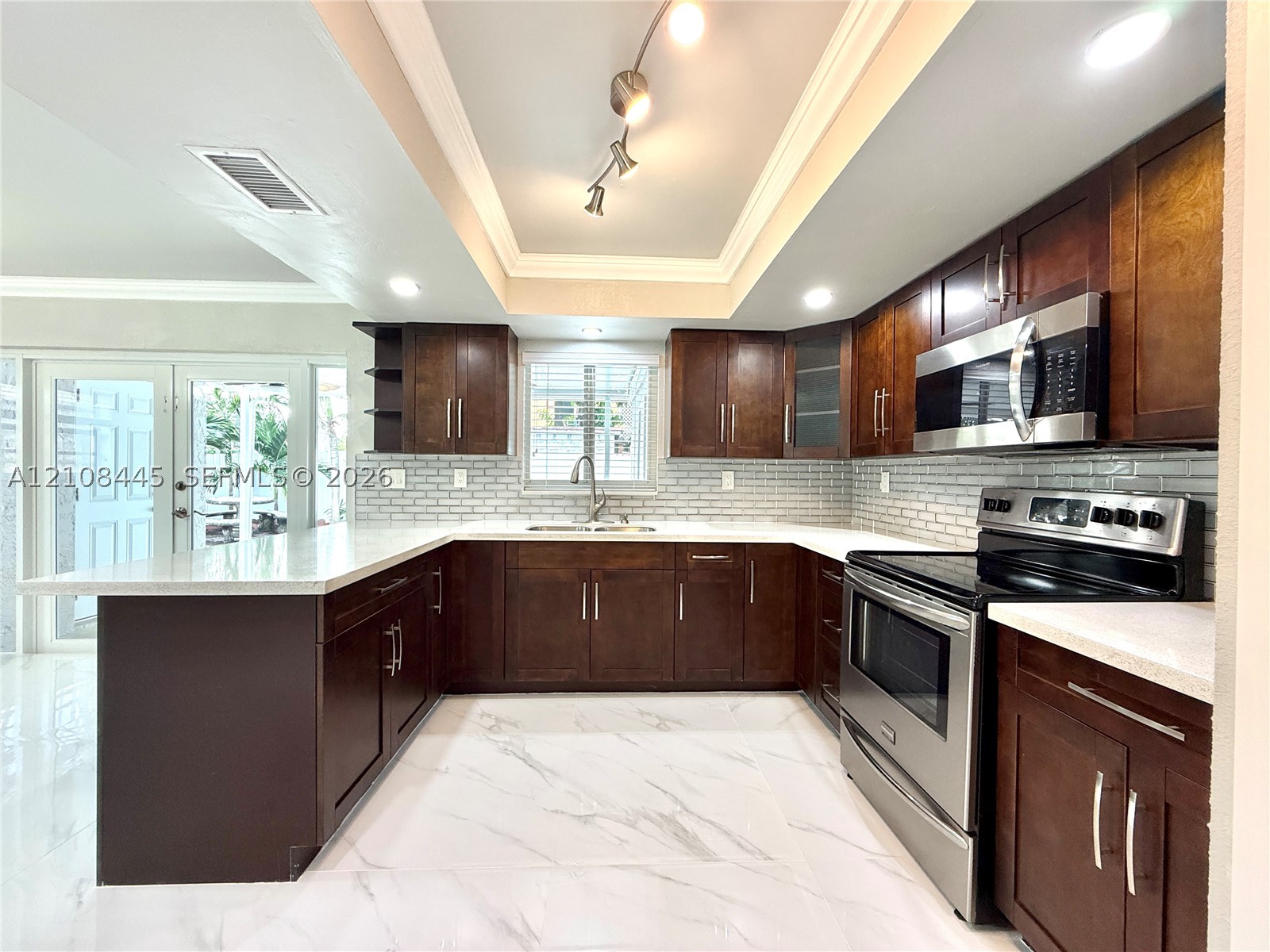 800 W 81st Pl, Hialeah FL 33014
