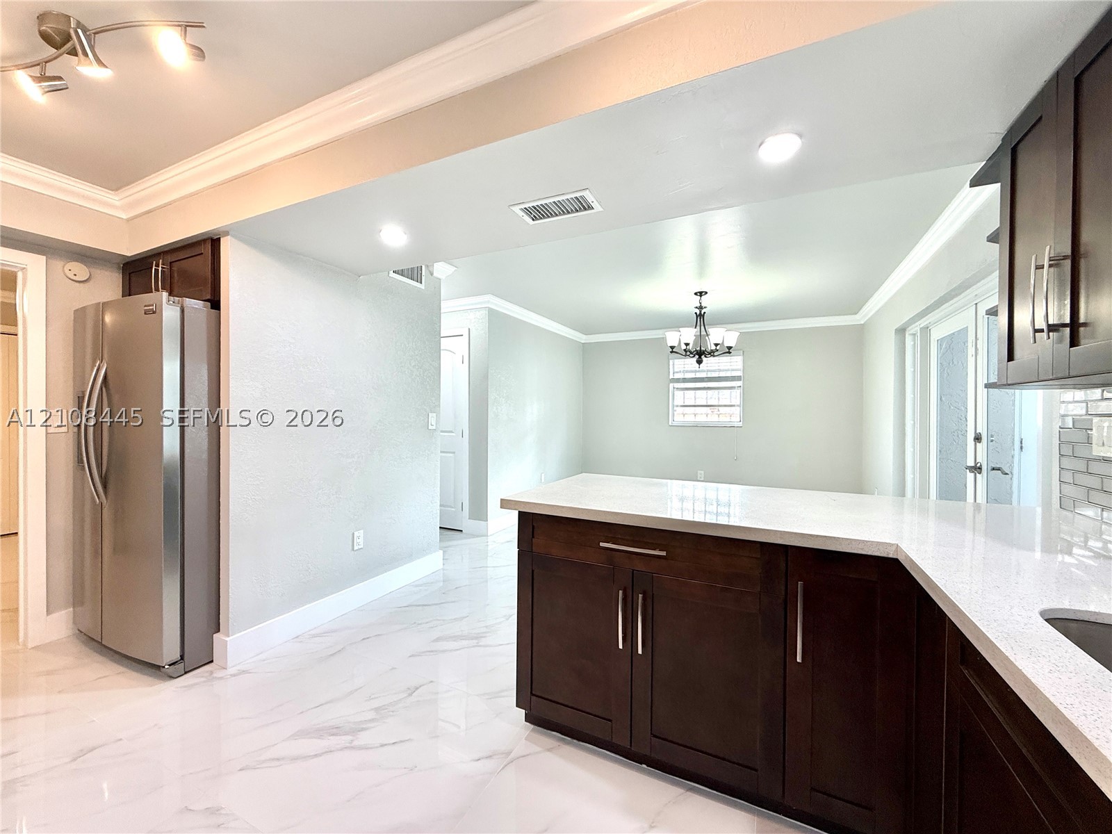 800 W 81st Pl, Hialeah FL 33014