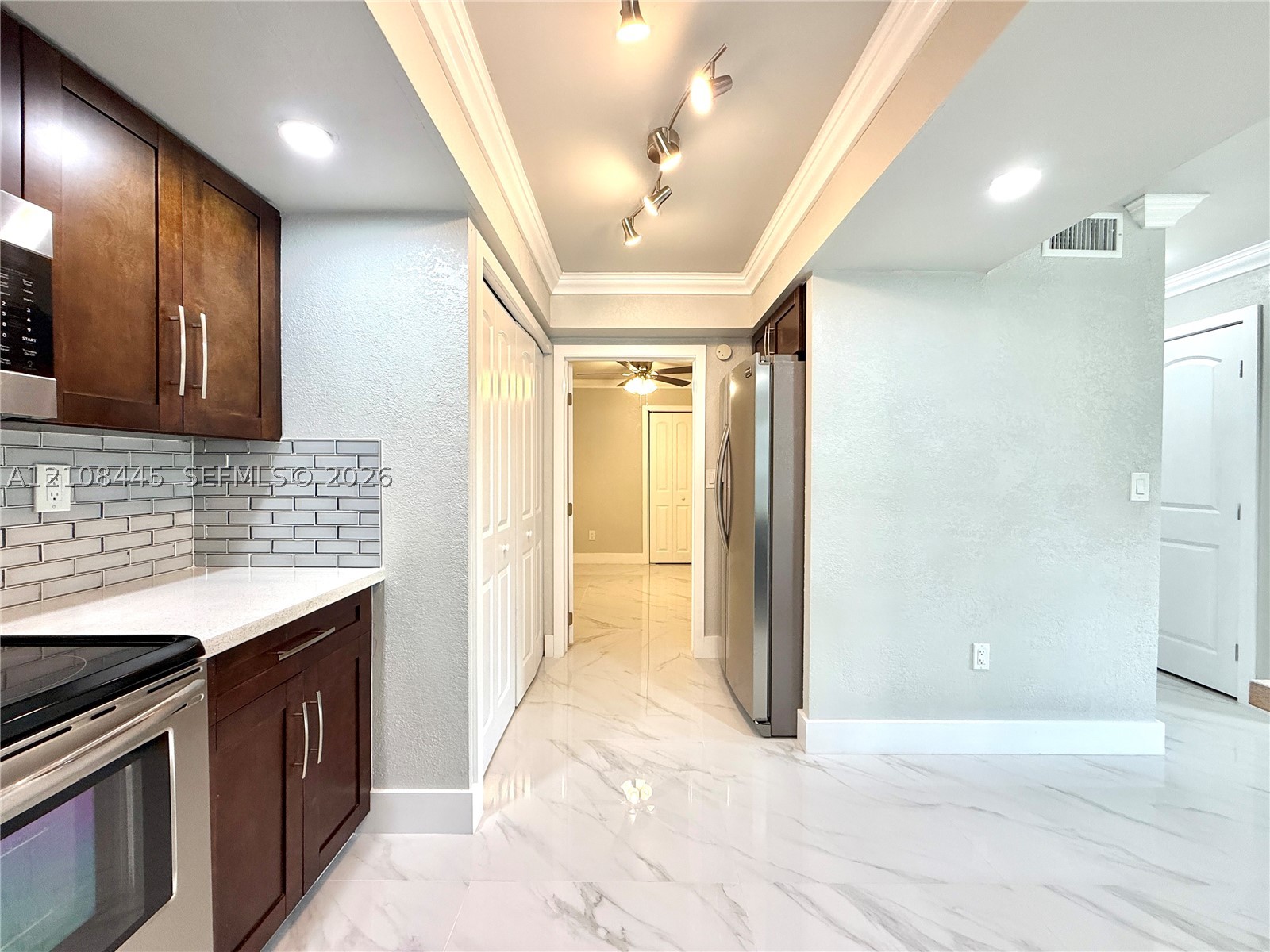 800 W 81st Pl, Hialeah FL 33014