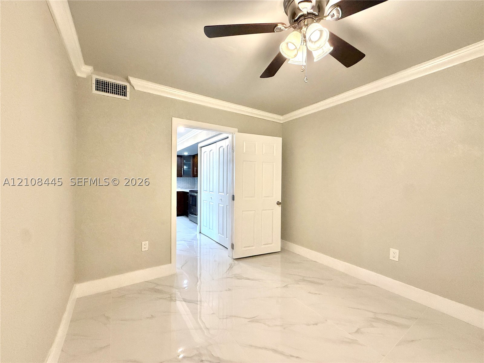 800 W 81st Pl, Hialeah FL 33014