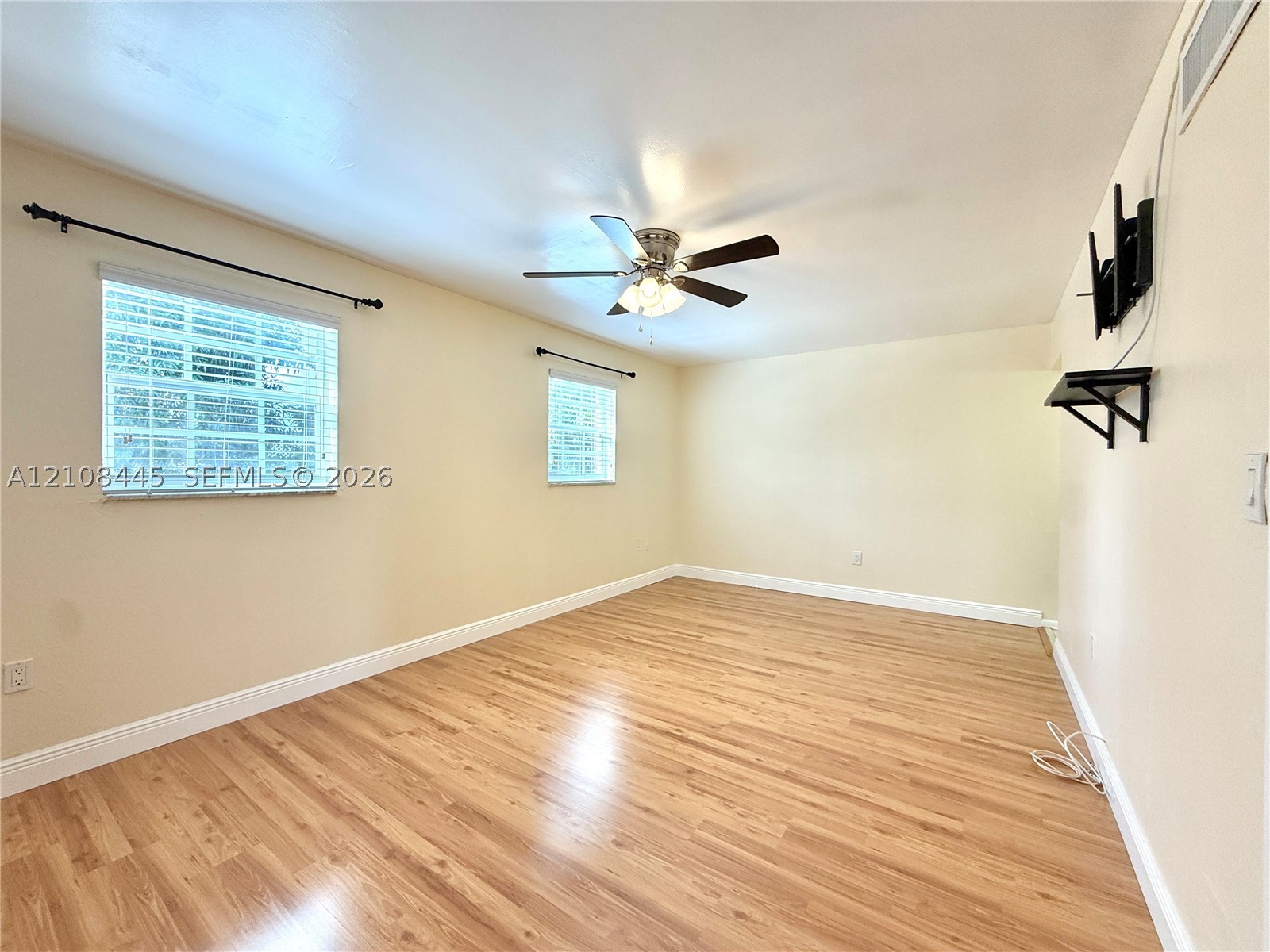 800 W 81st Pl, Hialeah FL 33014