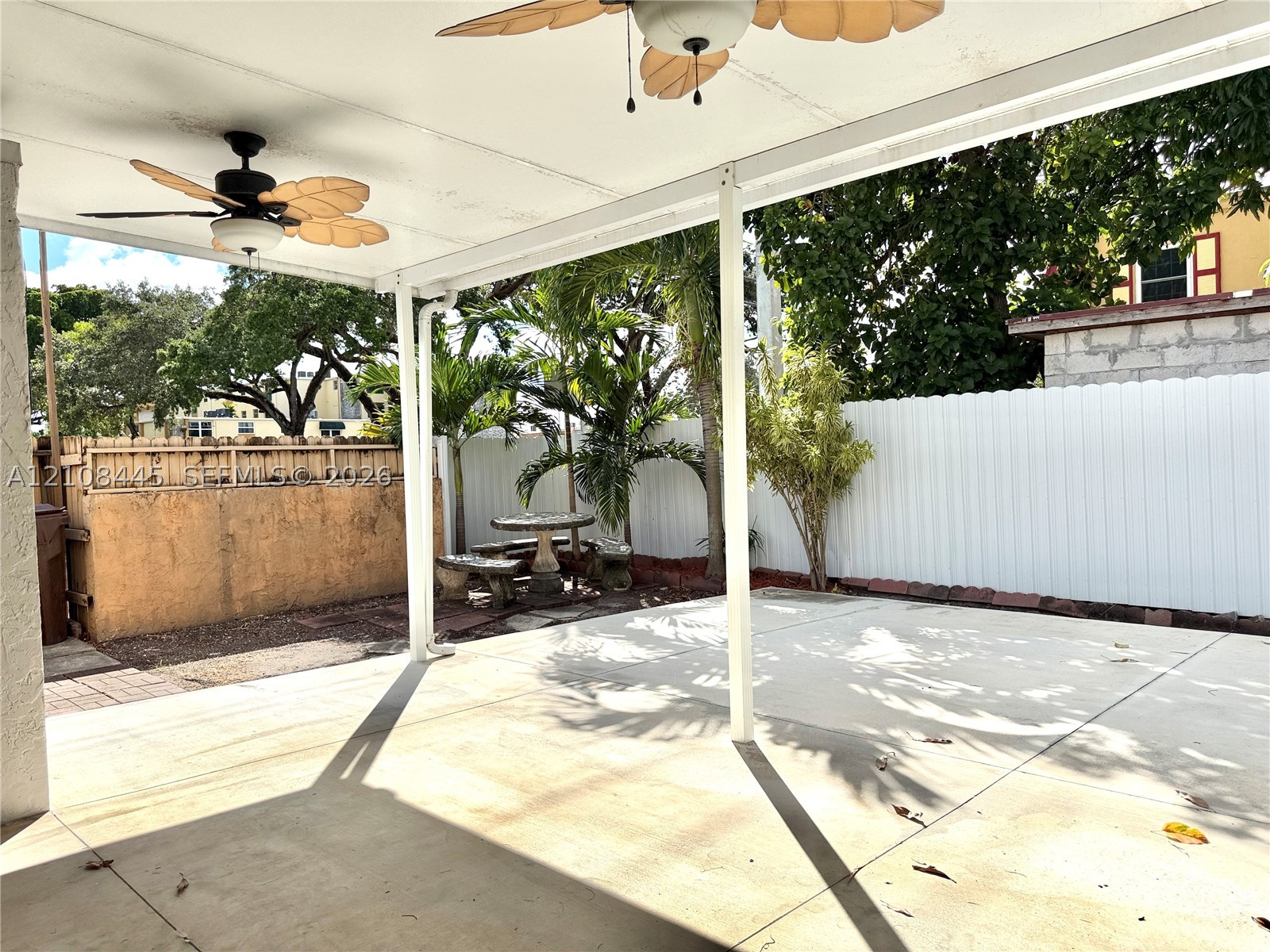 800 W 81st Pl, Hialeah FL 33014