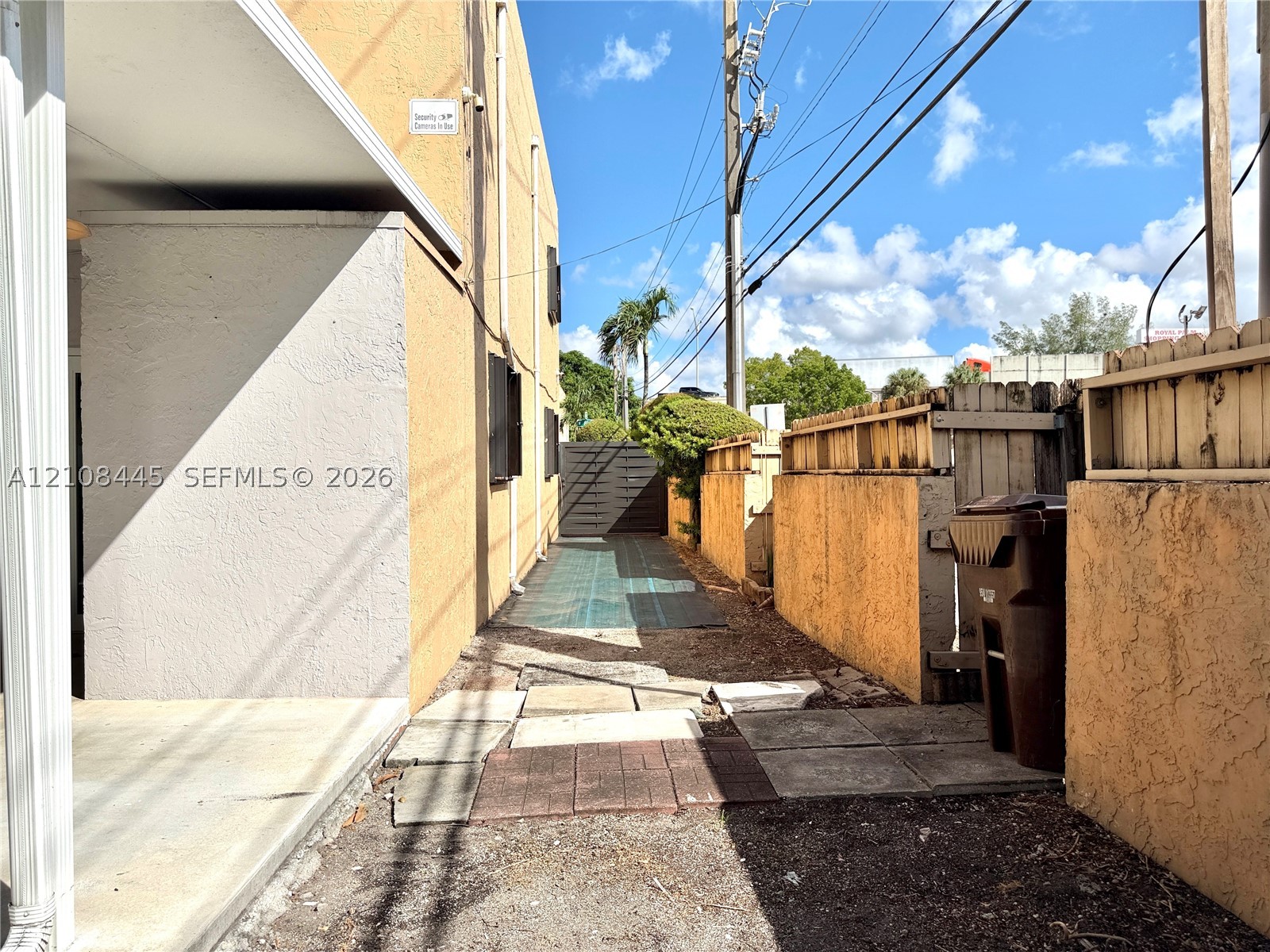 800 W 81st Pl, Hialeah FL 33014
