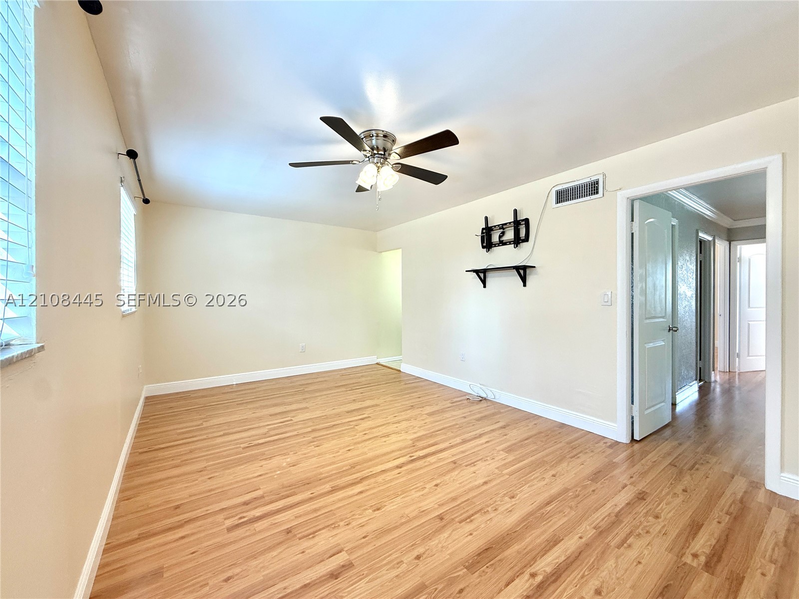 800 W 81st Pl, Hialeah FL 33014
