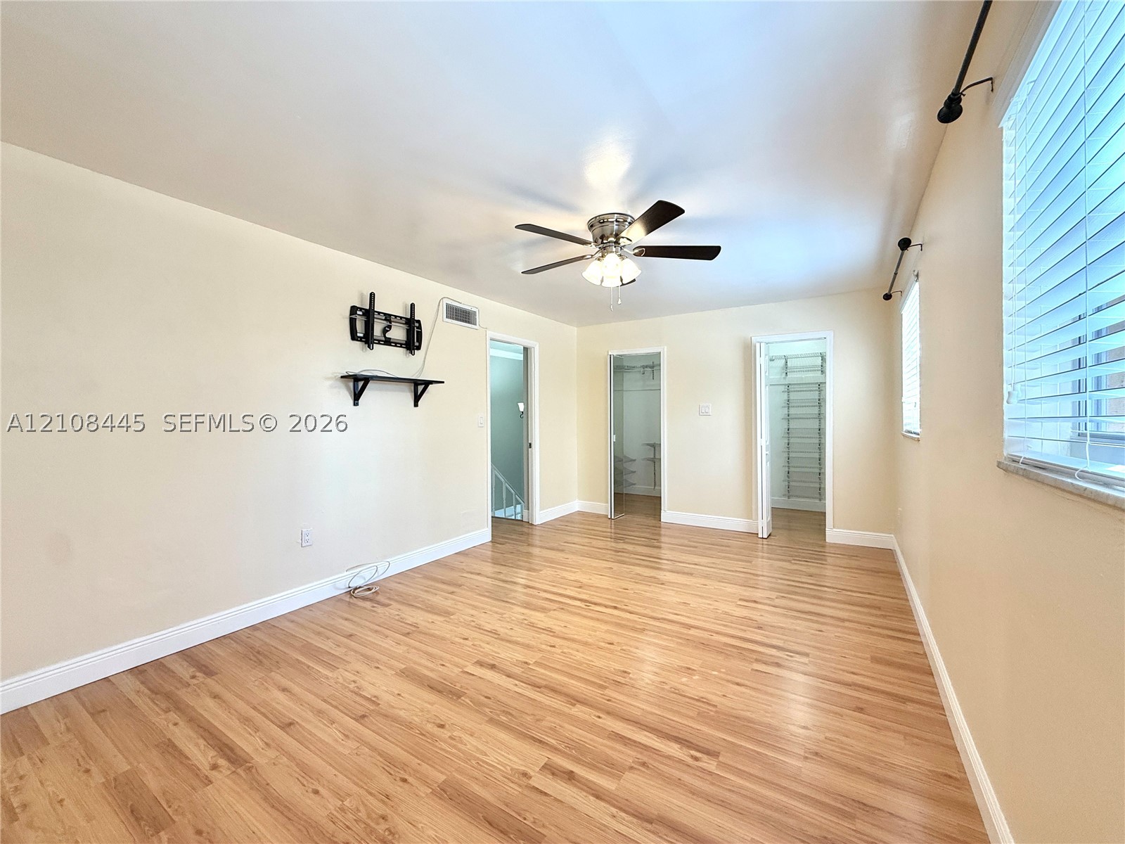 800 W 81st Pl, Hialeah FL 33014