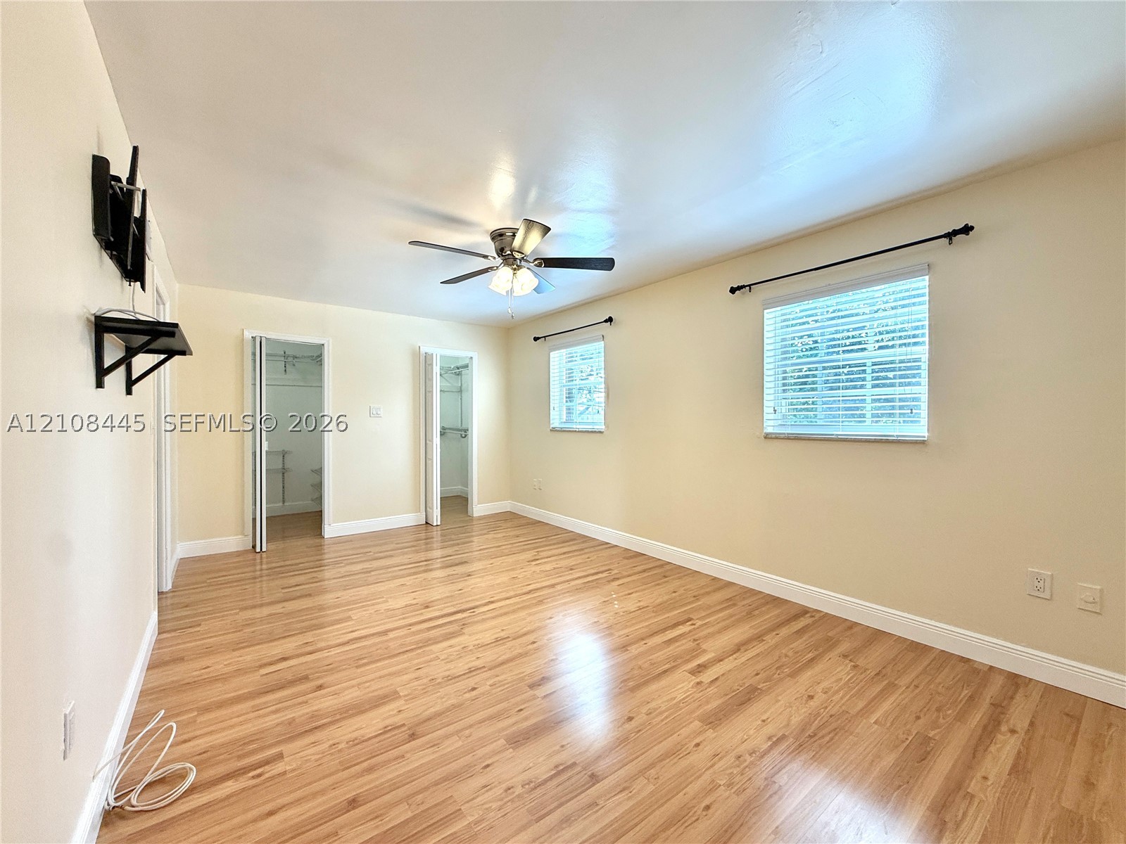 800 W 81st Pl, Hialeah FL 33014
